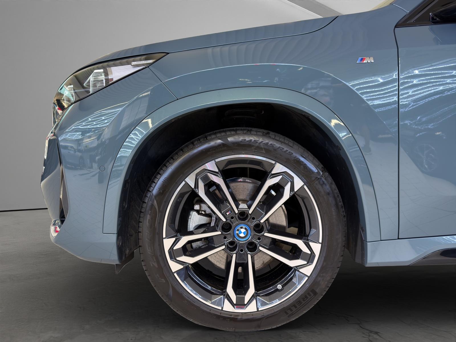BMW iX1 30 xDrive M-SportPaket-image-22