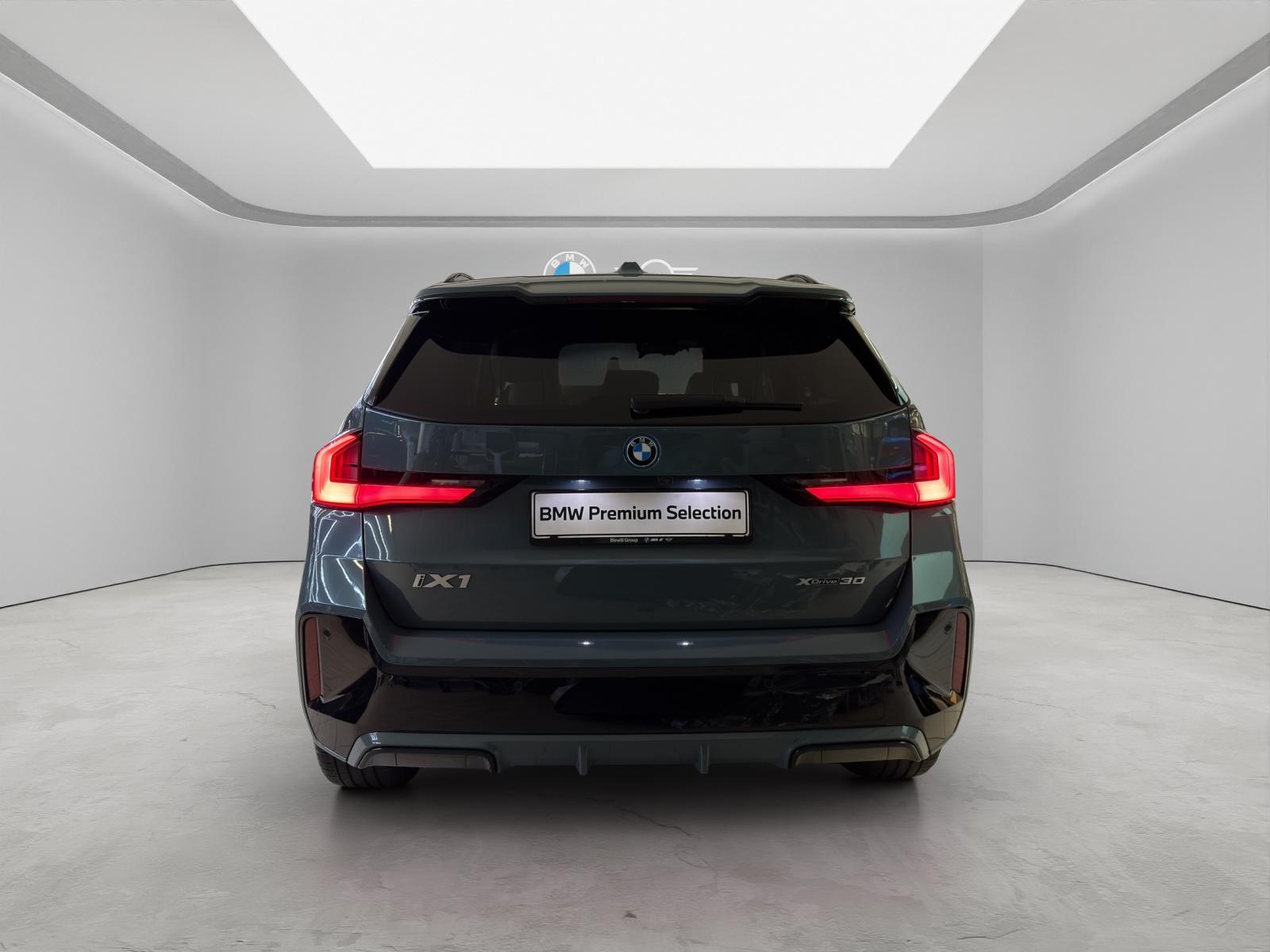 BMW iX1 30 xDrive M-SportPaket-image-4