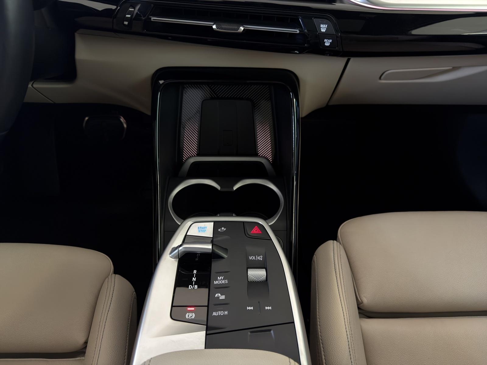 BMW iX1 30 xDrive M-SportPaket-image-16