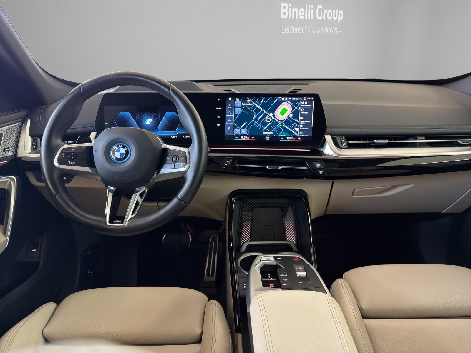 BMW iX1 30 xDrive M-SportPaket-image-12