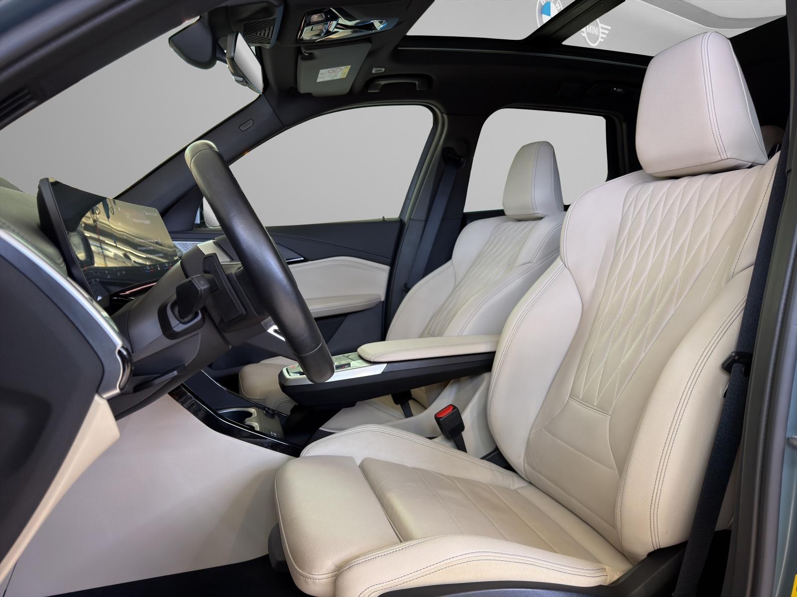 BMW iX1 30 xDrive M-SportPaket-image-11