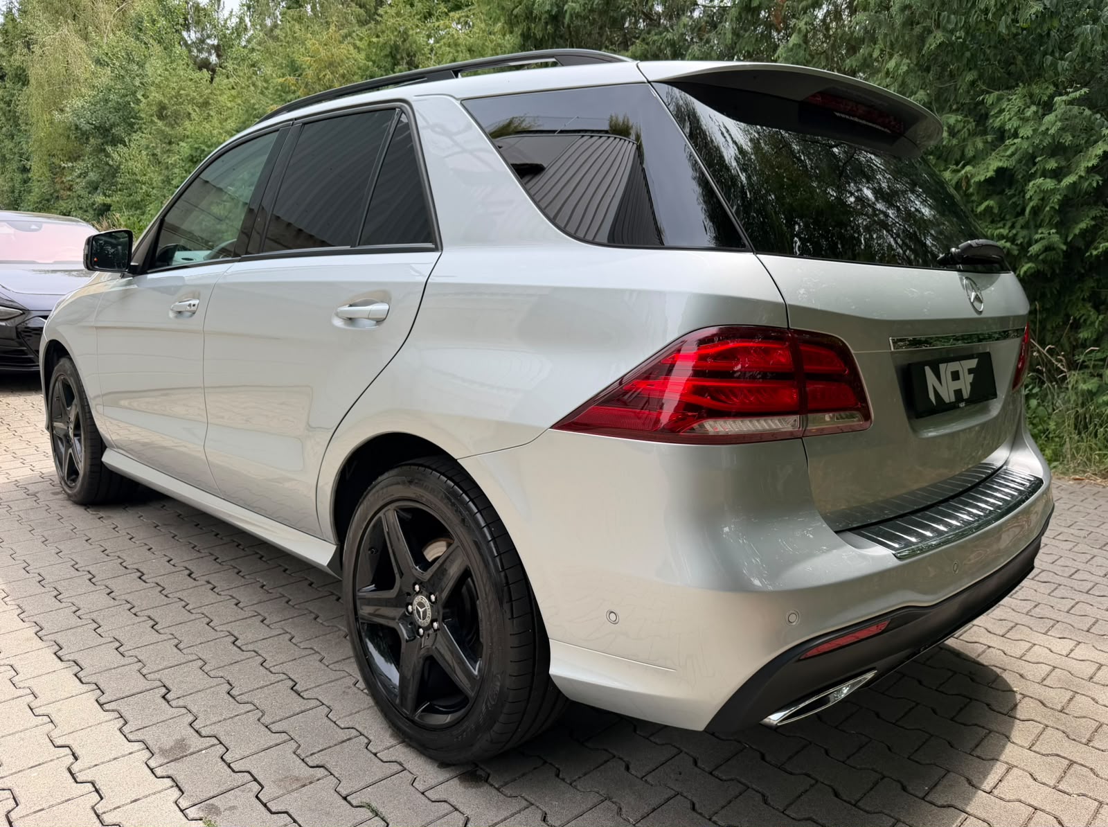 MERCEDES-BENZ GLE 350 d Executive 4Matic 9G-Tronic AMG-Line-image-2