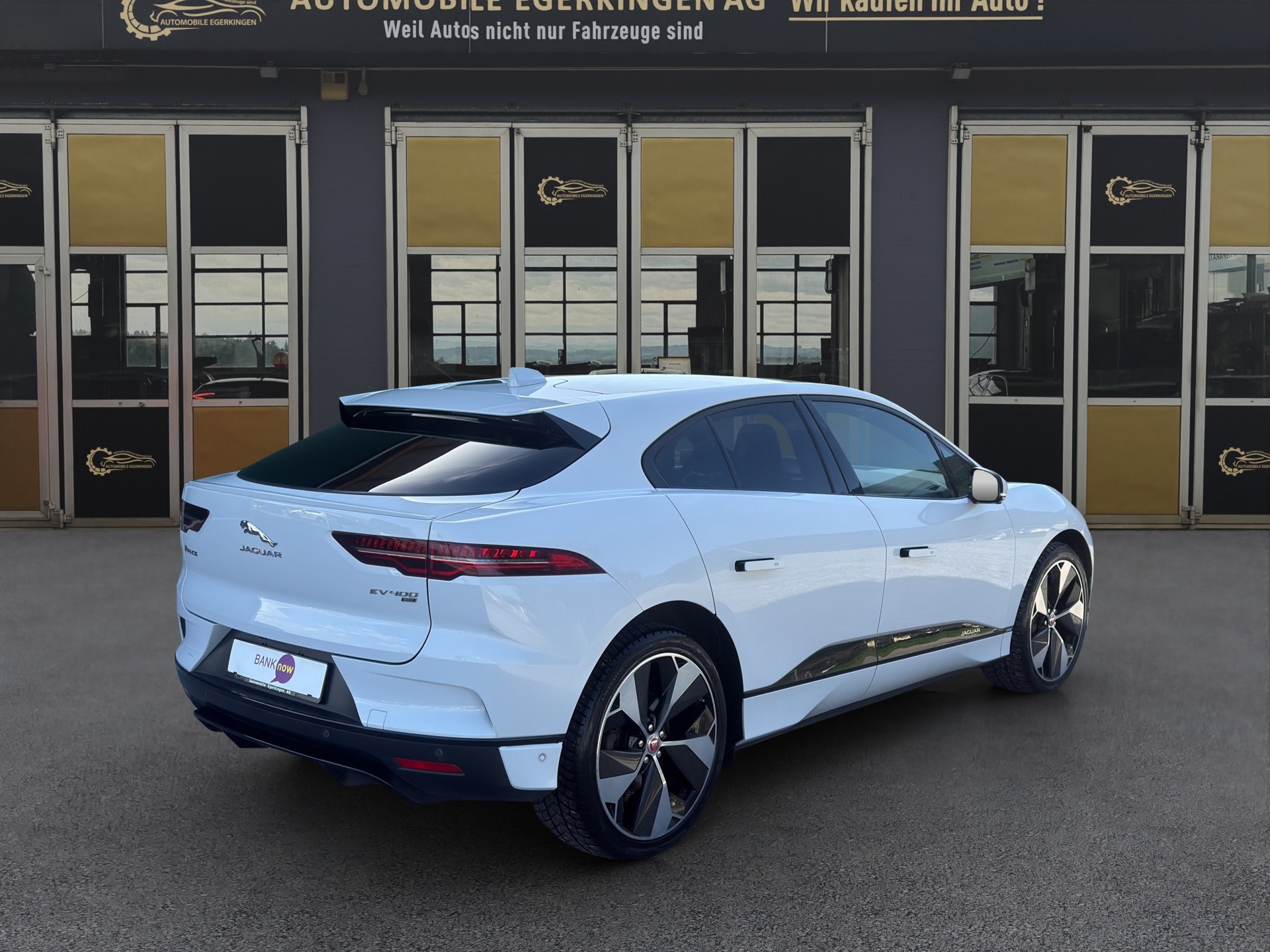 JAGUAR I-Pace EV400 HSE AWD-image-4