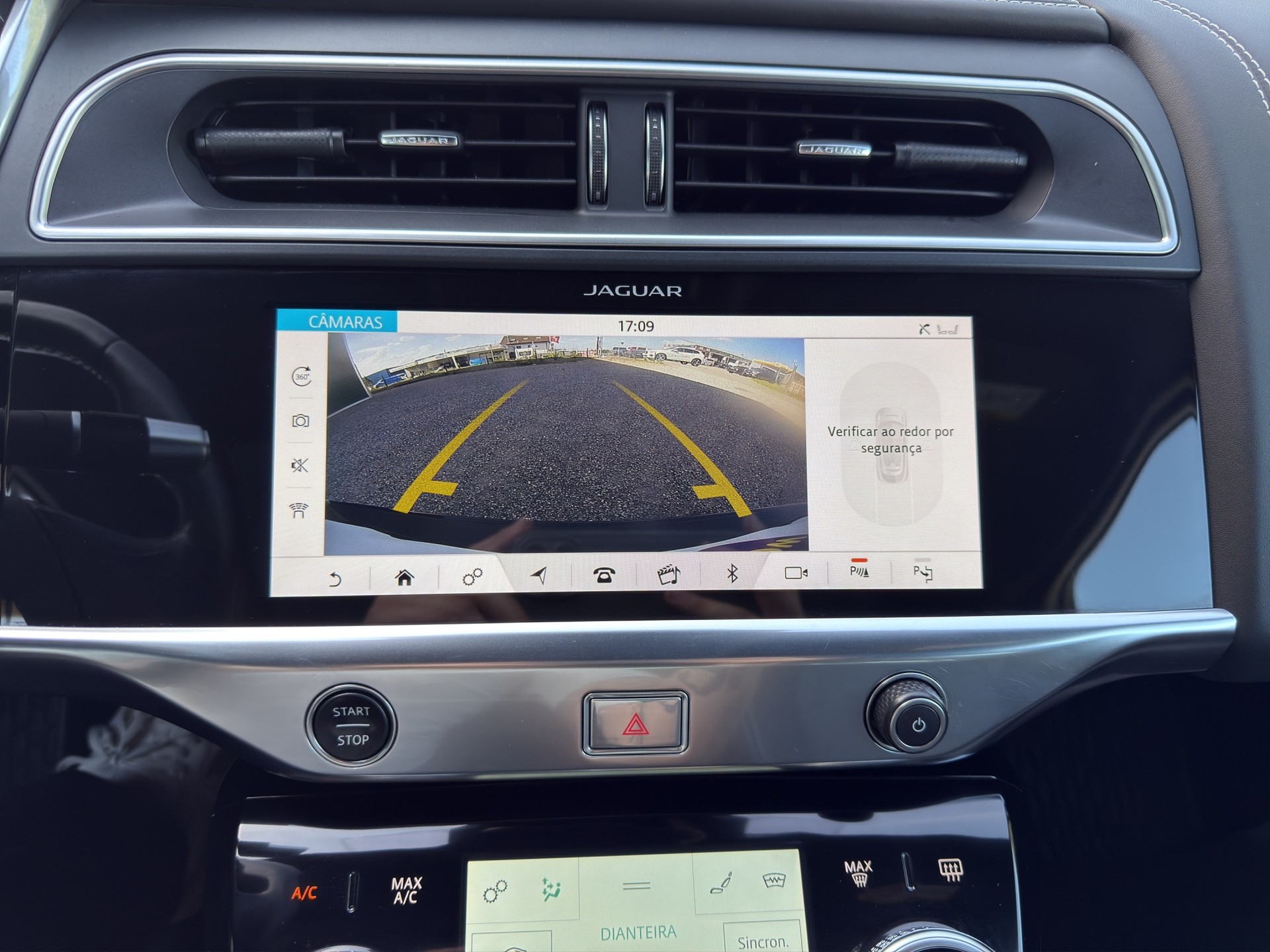 JAGUAR I-Pace EV400 HSE AWD-image-16