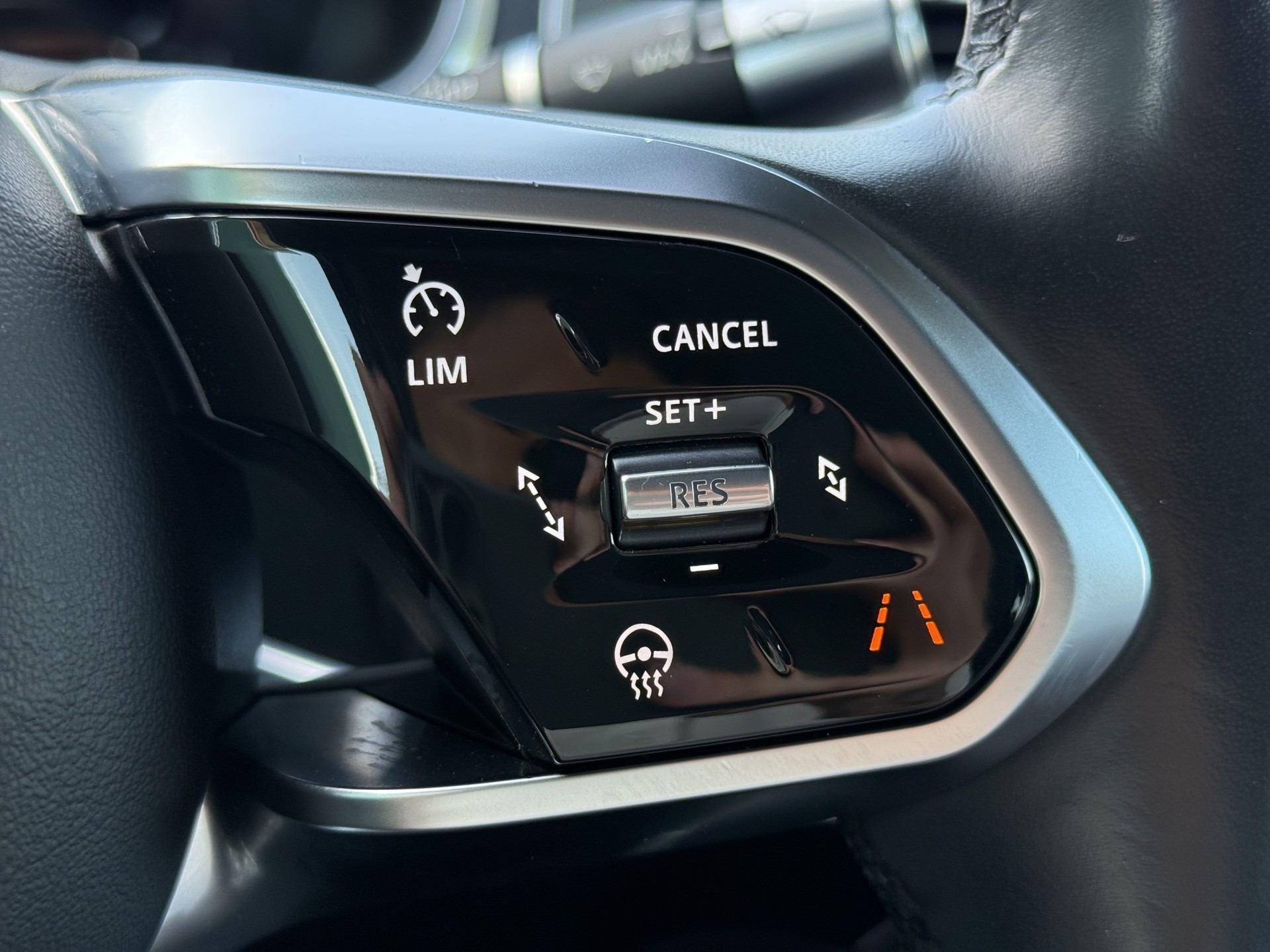 JAGUAR I-Pace EV400 HSE AWD-image-18