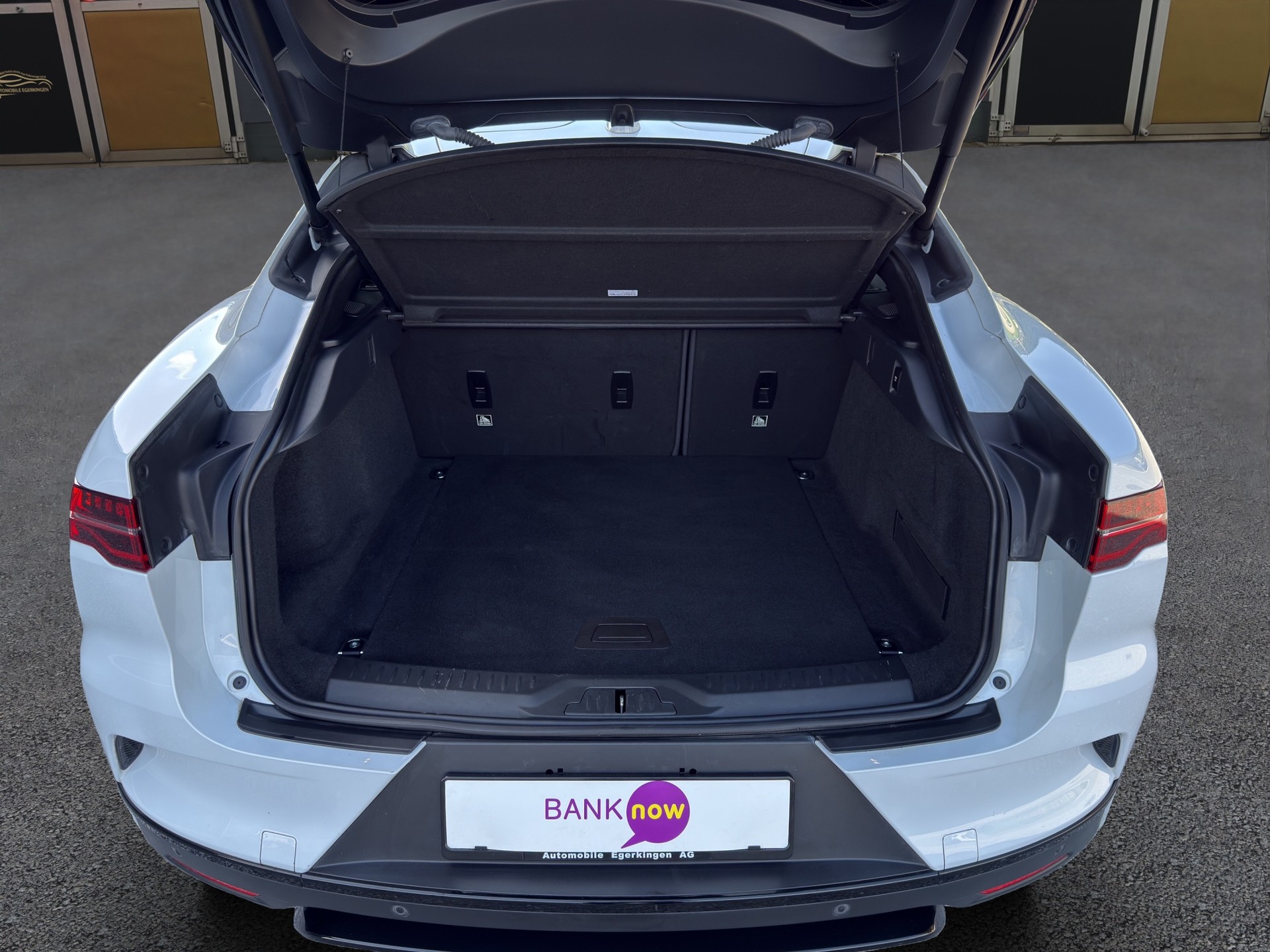JAGUAR I-Pace EV400 HSE AWD-image-14