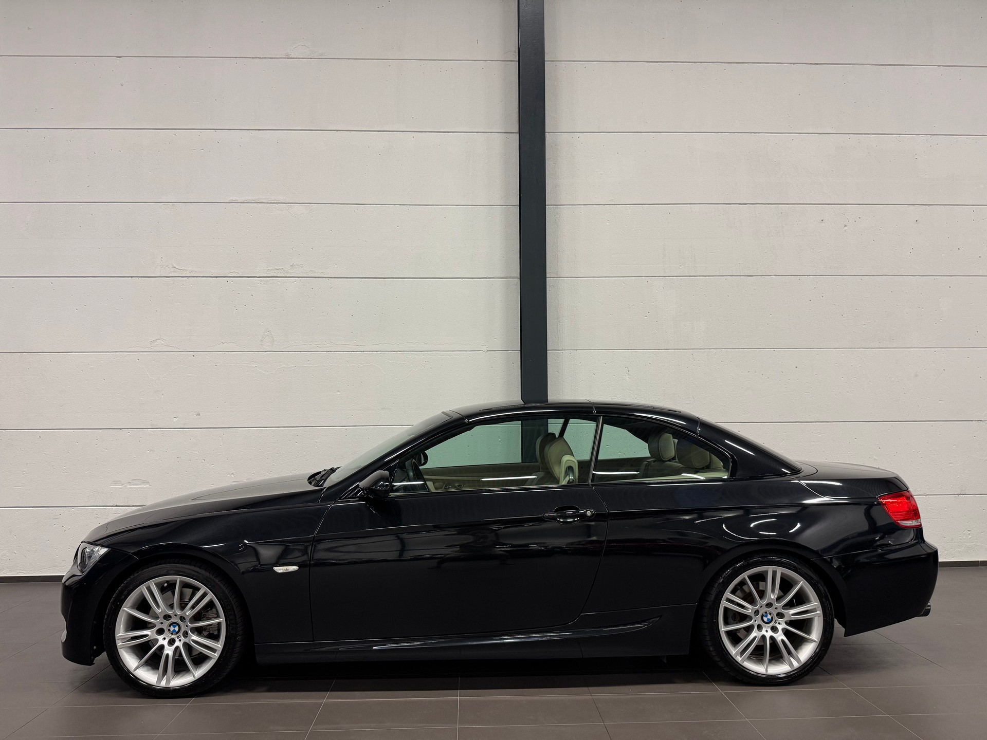 BMW 325i Cabriolet Steptronic M Paket-image-9