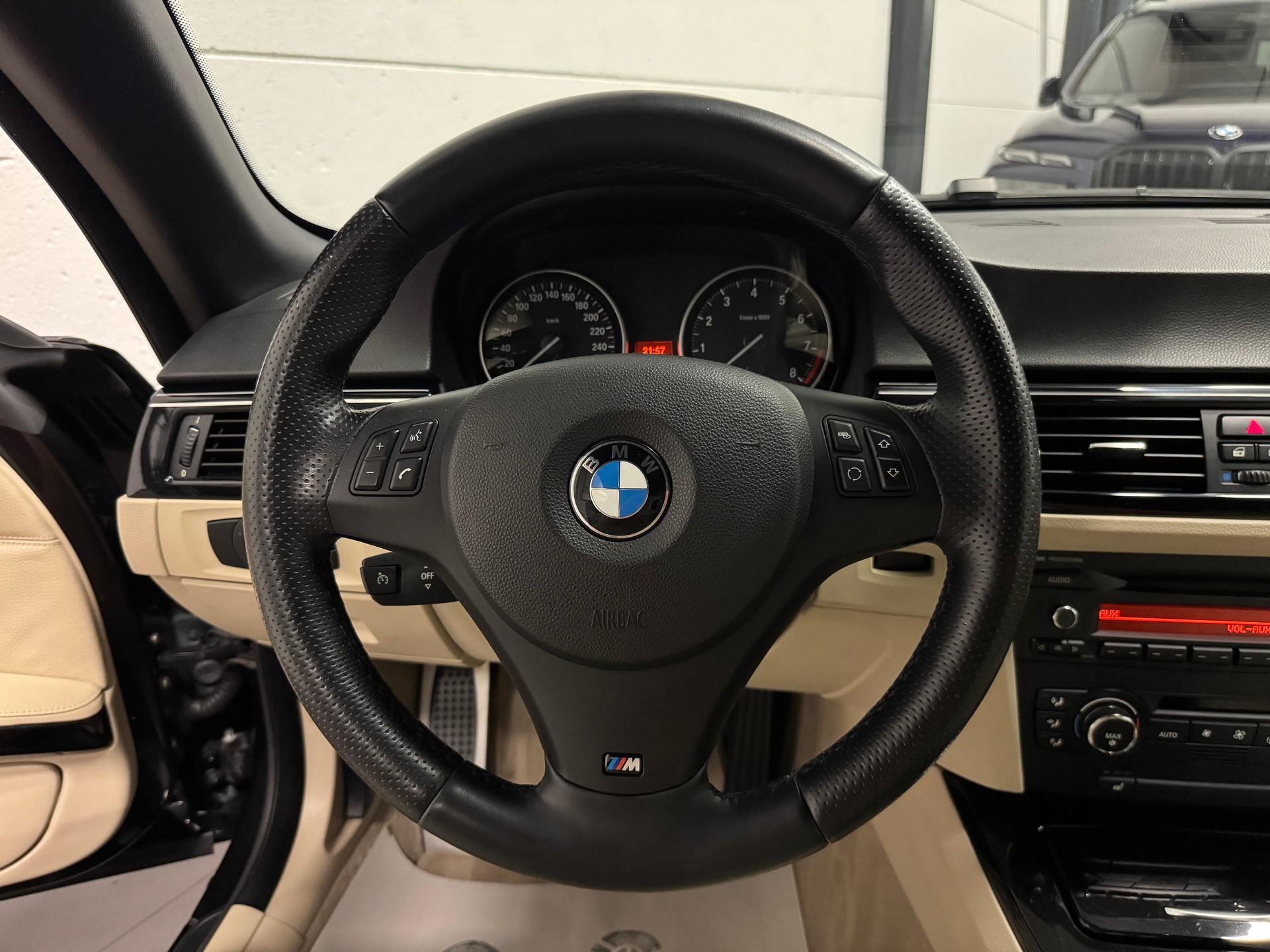 BMW 325i Cabriolet Steptronic M Paket-image-25