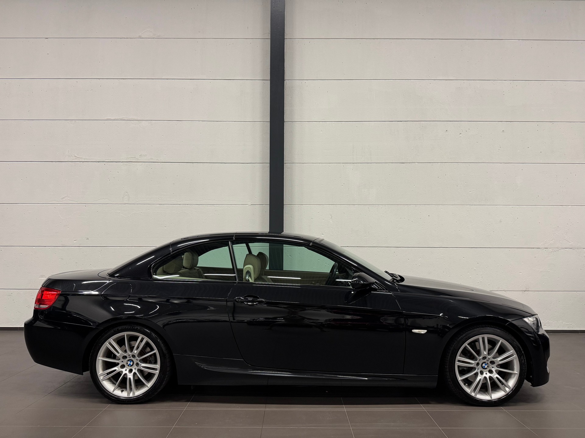 BMW 325i Cabriolet Steptronic M Paket-image-10