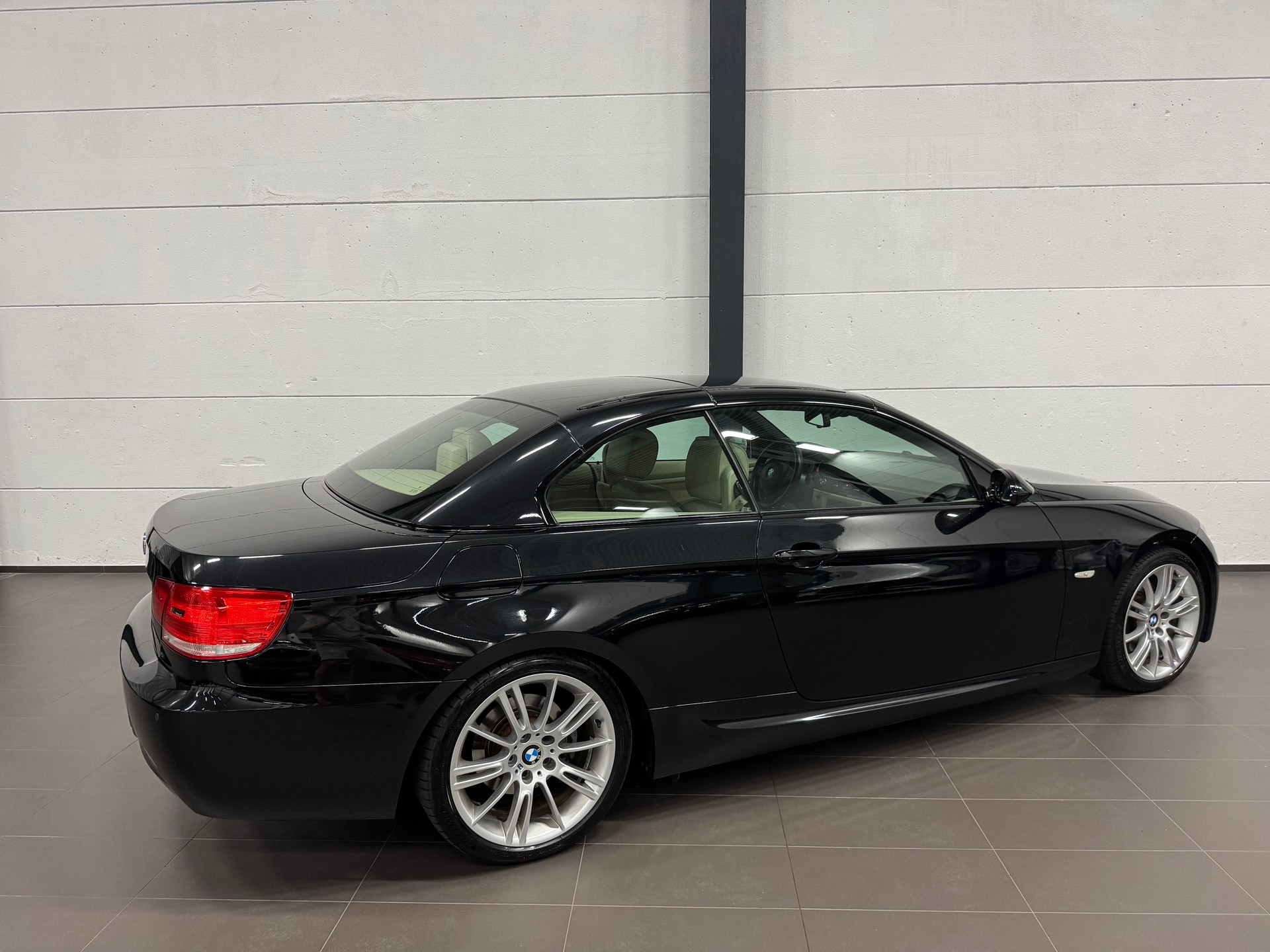 BMW 325i Cabriolet Steptronic M Paket-image-12
