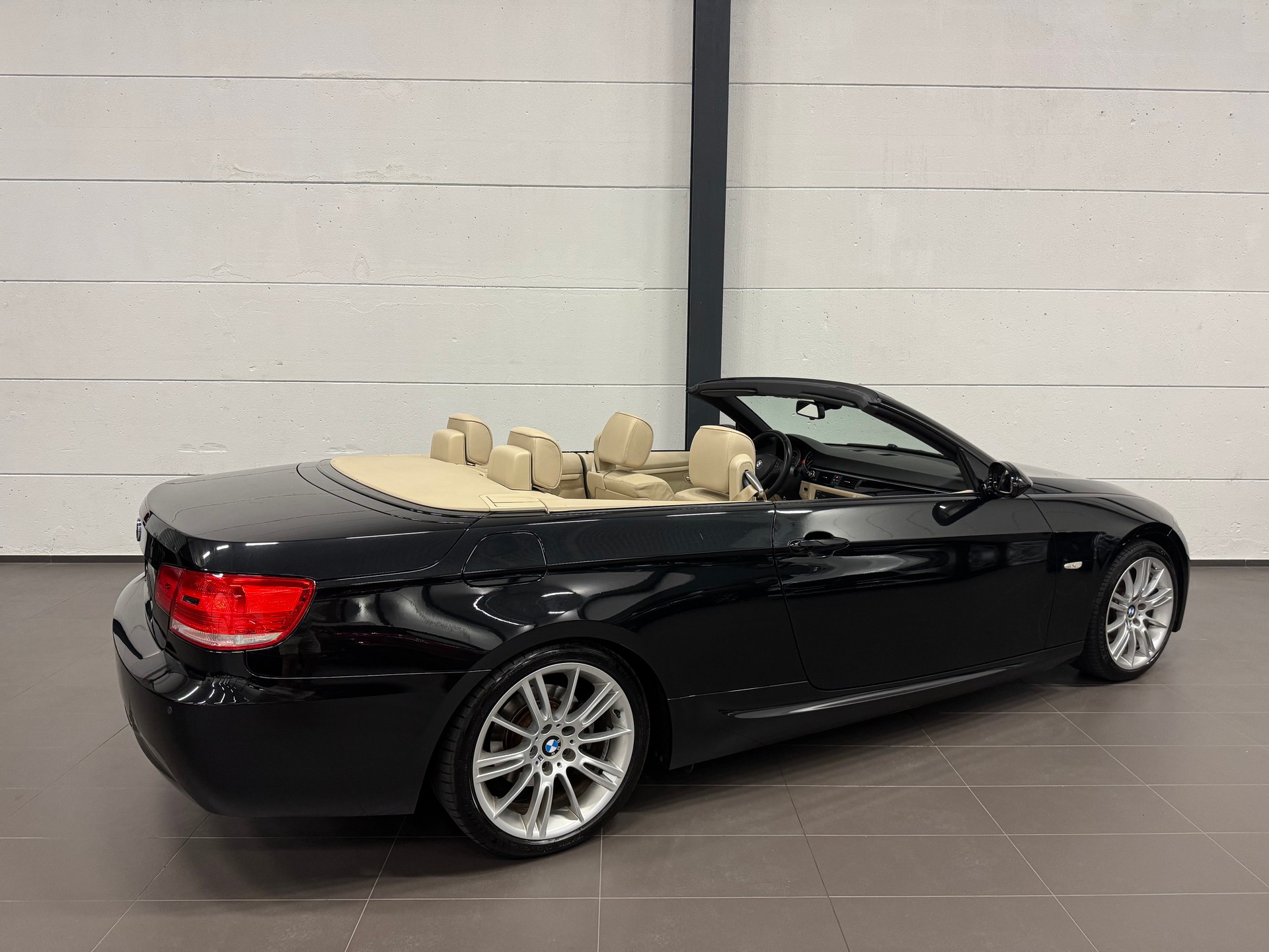 BMW 325i Cabriolet Steptronic M Paket-image-13