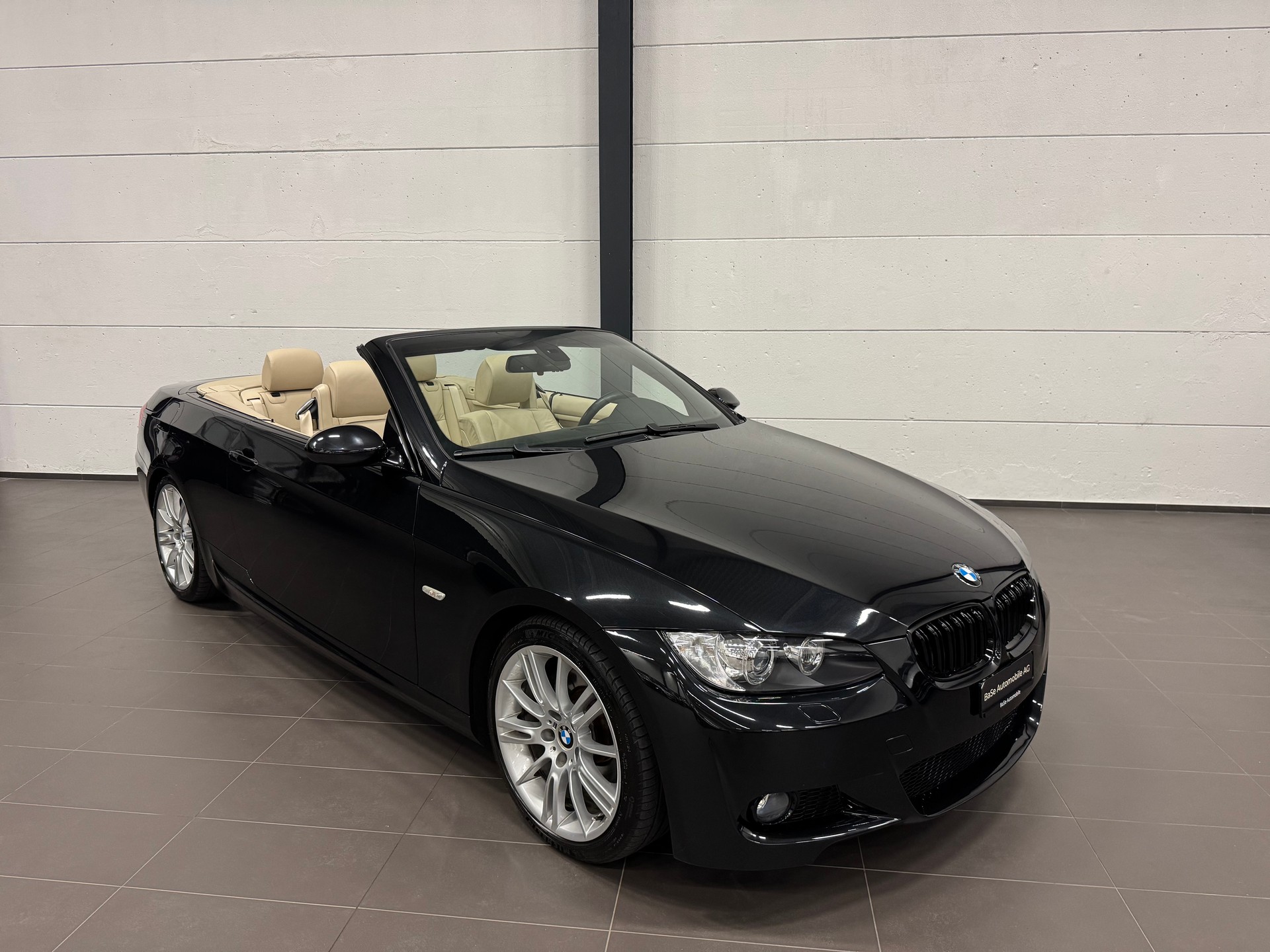 BMW 325i Cabriolet Steptronic M Paket-showroom-element-1