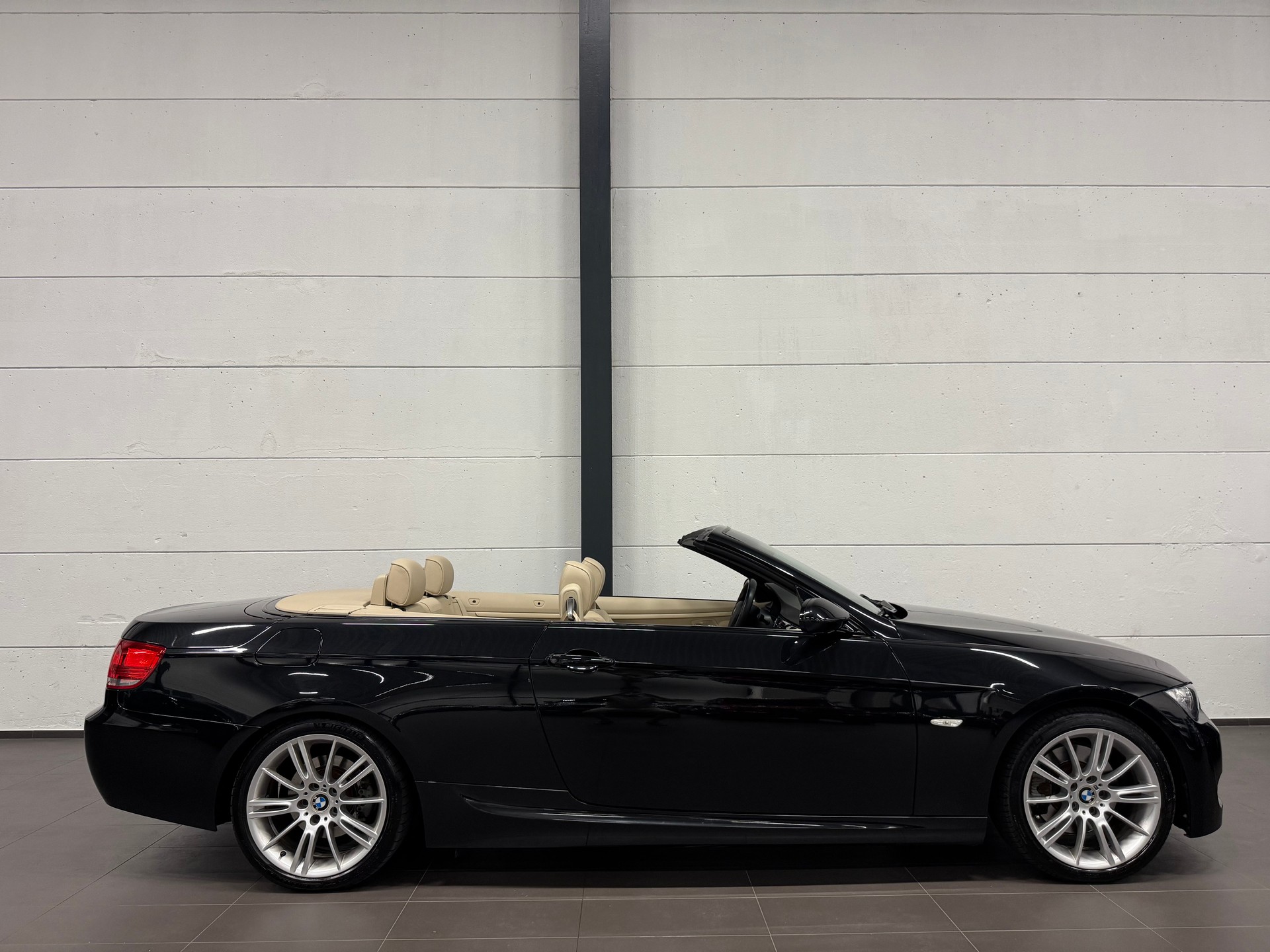 BMW 325i Cabriolet Steptronic M Paket-image-11