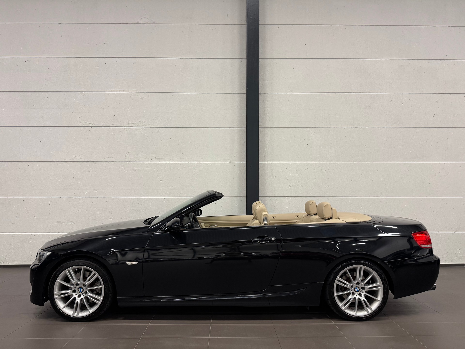 BMW 325i Cabriolet Steptronic M Paket-image-8