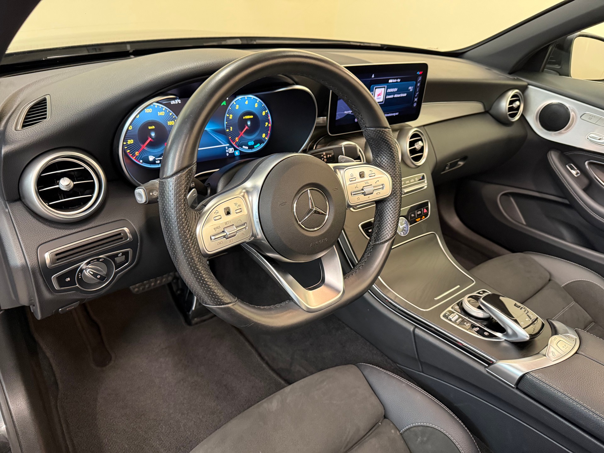 MERCEDES-BENZ C 200 AMG Line Cabriolet 9G-Tronic-image-17