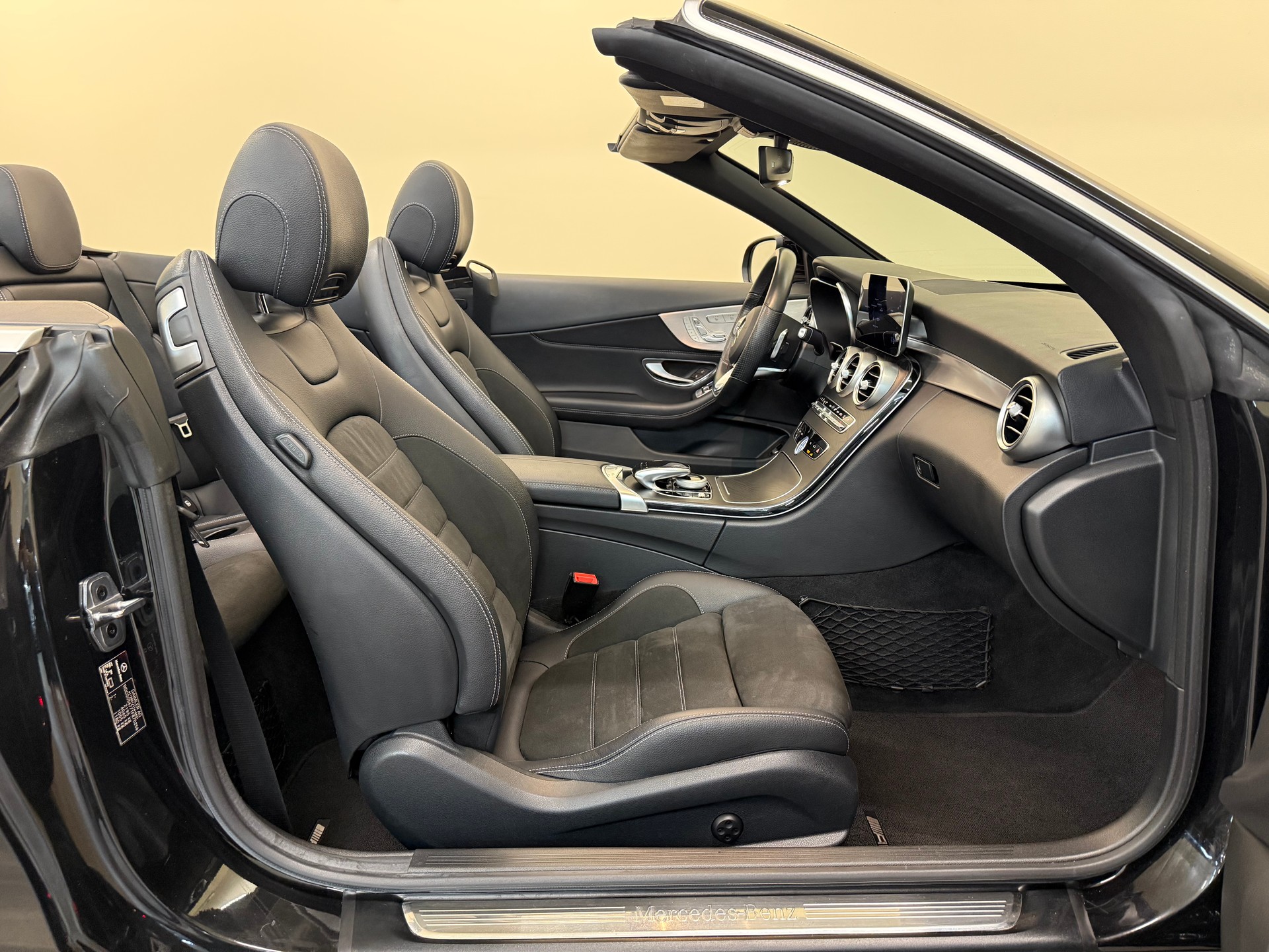 MERCEDES-BENZ C 200 AMG Line Cabriolet 9G-Tronic-image-27