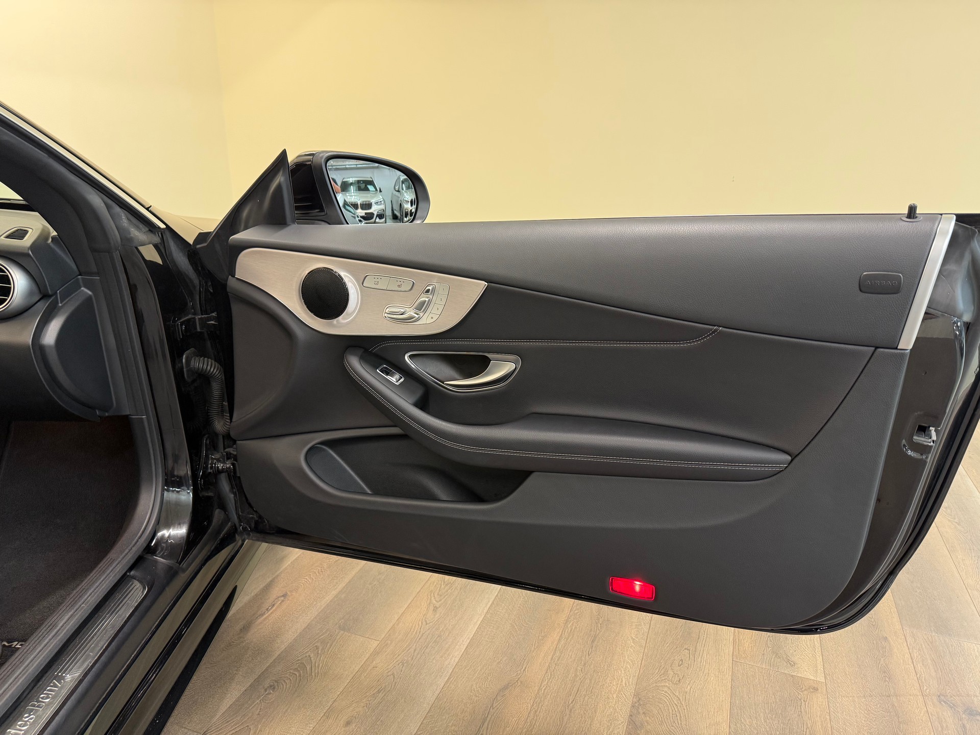 MERCEDES-BENZ C 200 AMG Line Cabriolet 9G-Tronic-image-26