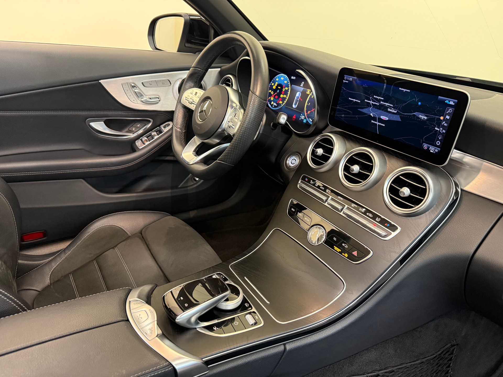 MERCEDES-BENZ C 200 AMG Line Cabriolet 9G-Tronic-image-28