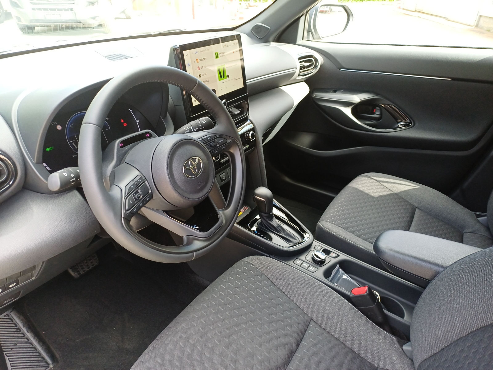 TOYOTA Yaris Cross 1.5 VVT-i HSD Trend AWD-i-image-5