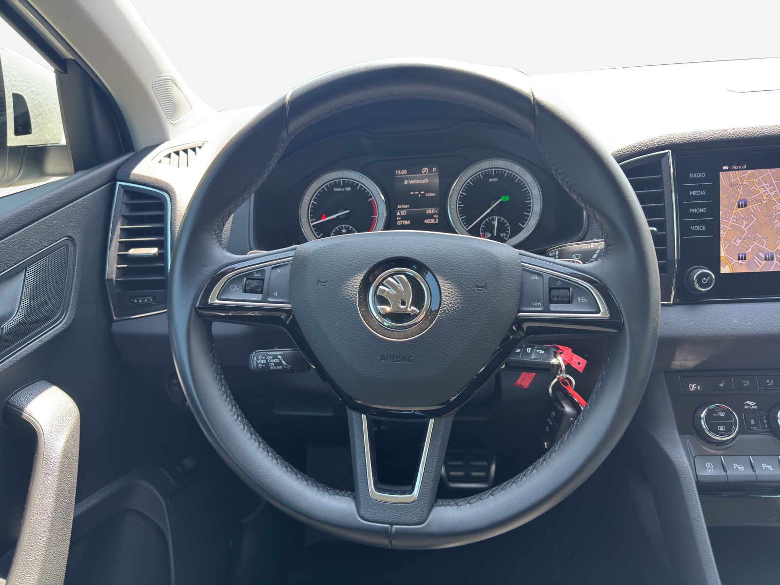 SKODA Karoq 1.5 TSI ACT Ambition DSG-image-9