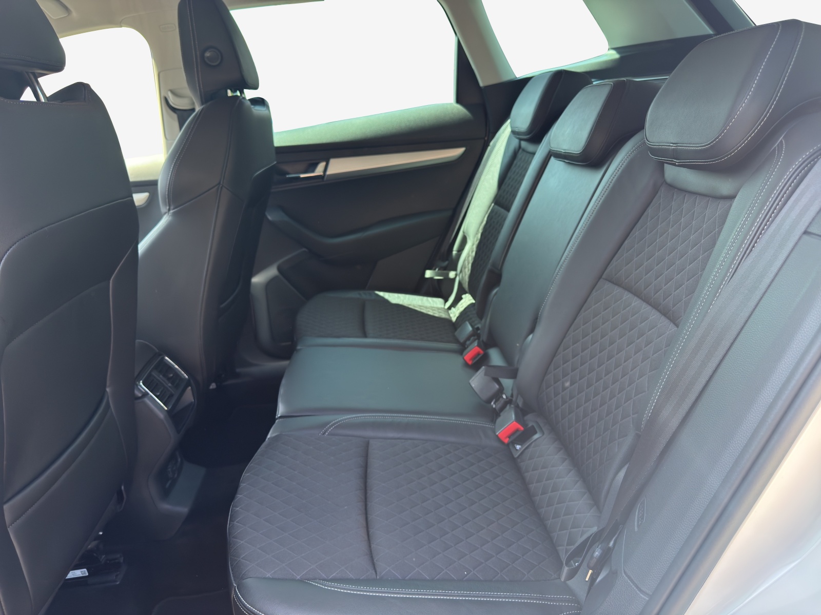 SKODA Karoq 1.5 TSI ACT Ambition DSG-image-11