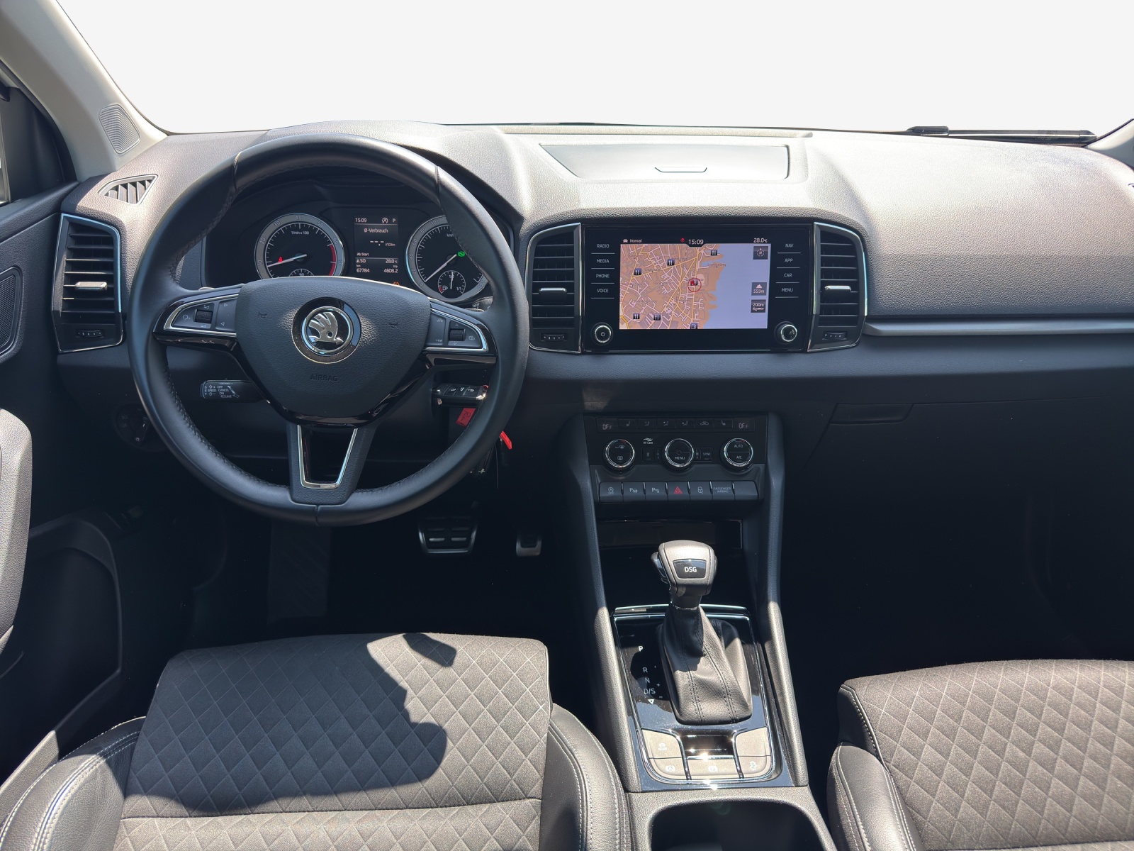 SKODA Karoq 1.5 TSI ACT Ambition DSG-image-8