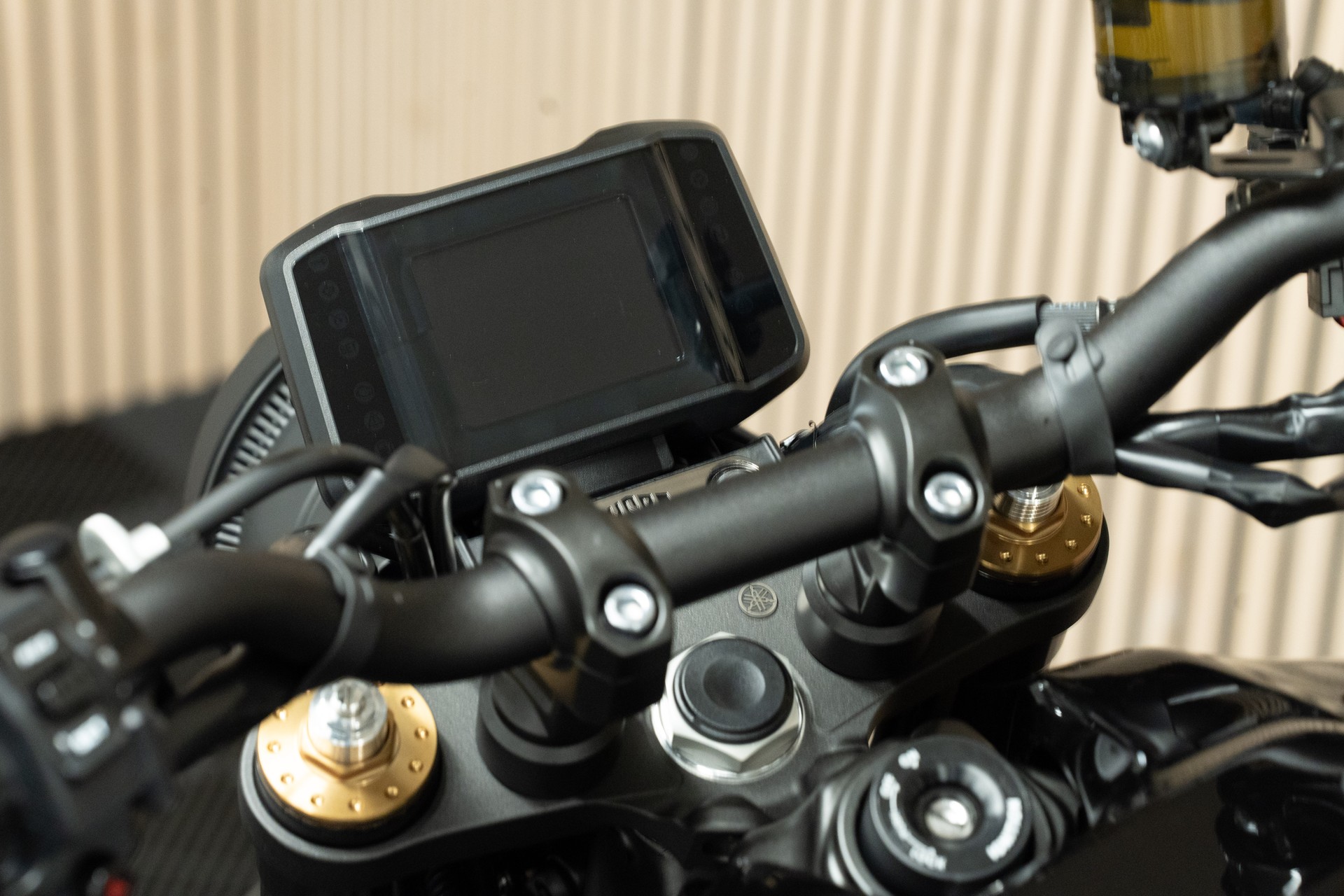 YAMAHA XSR 900-showroom-element-2