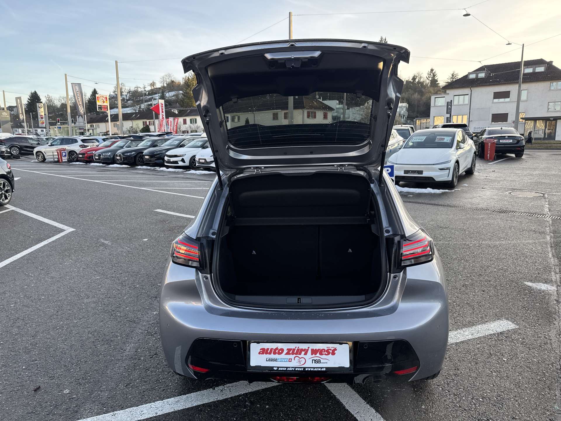 PEUGEOT 208 1.2 MHEV 110 Allure Automat-image-7