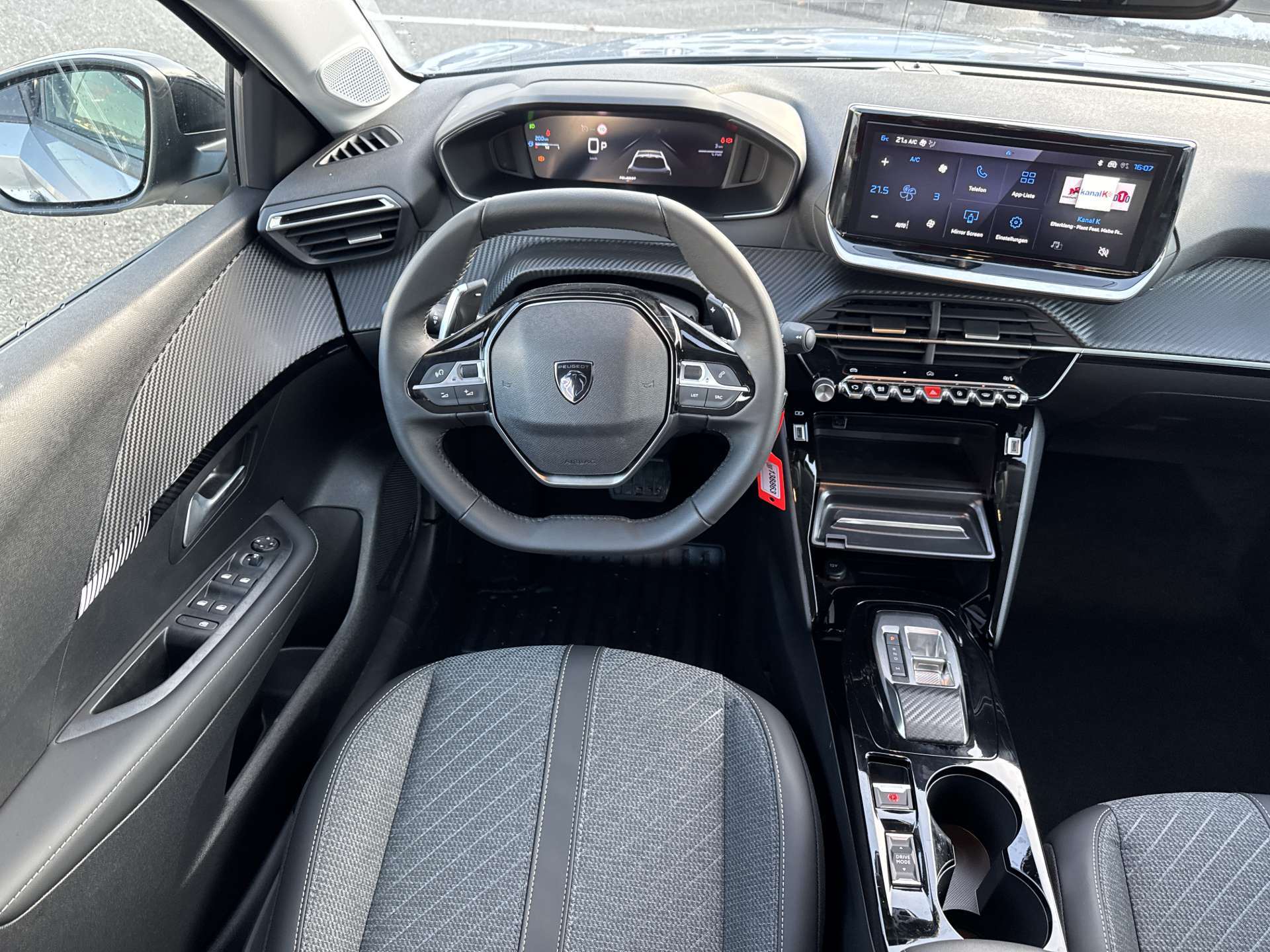 PEUGEOT 208 1.2 MHEV 110 Allure Automat-image-4
