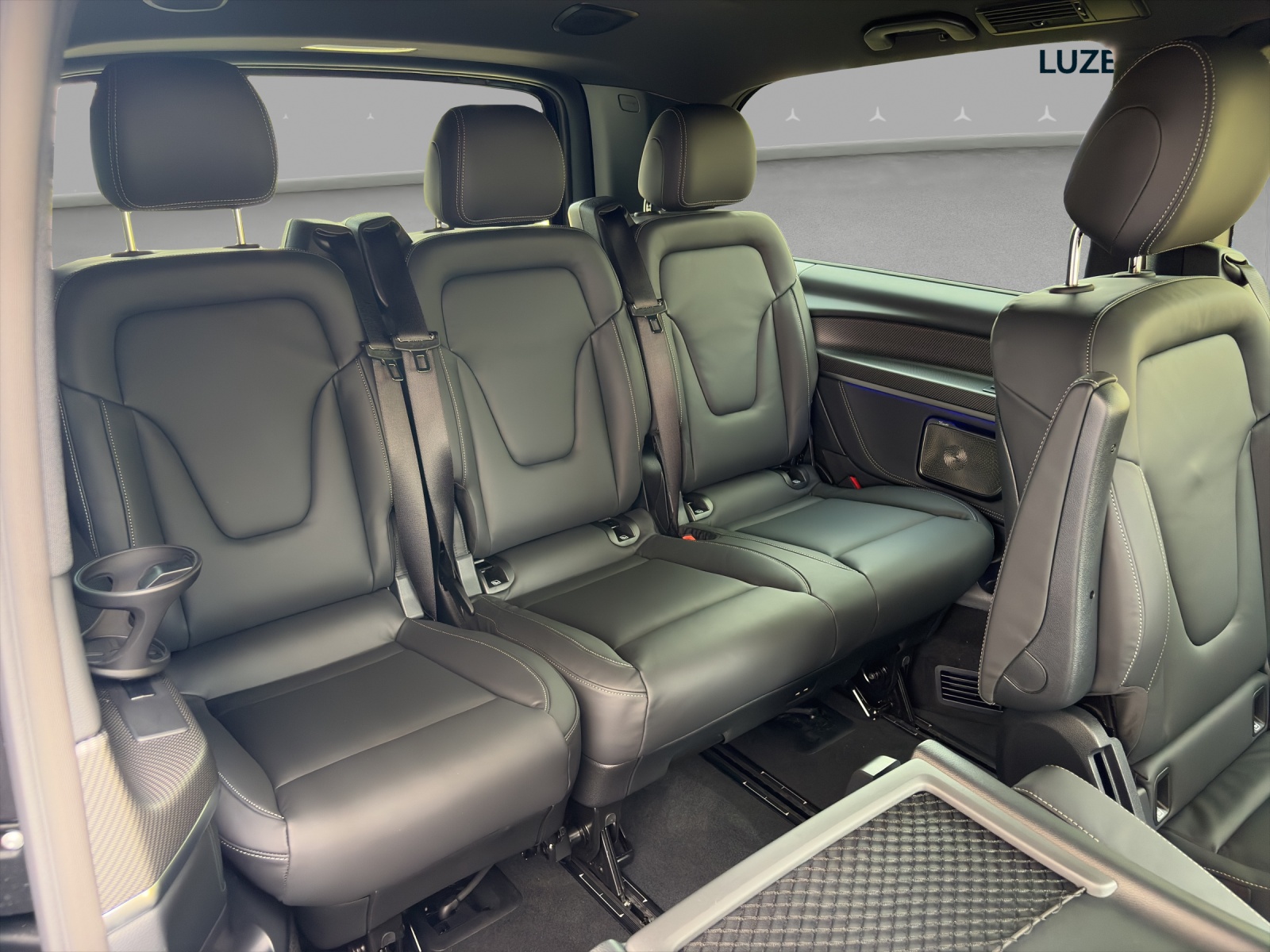 MERCEDES-BENZ V 300 d lang 4Matic Swiss Edition 9G-Tronic-image-12