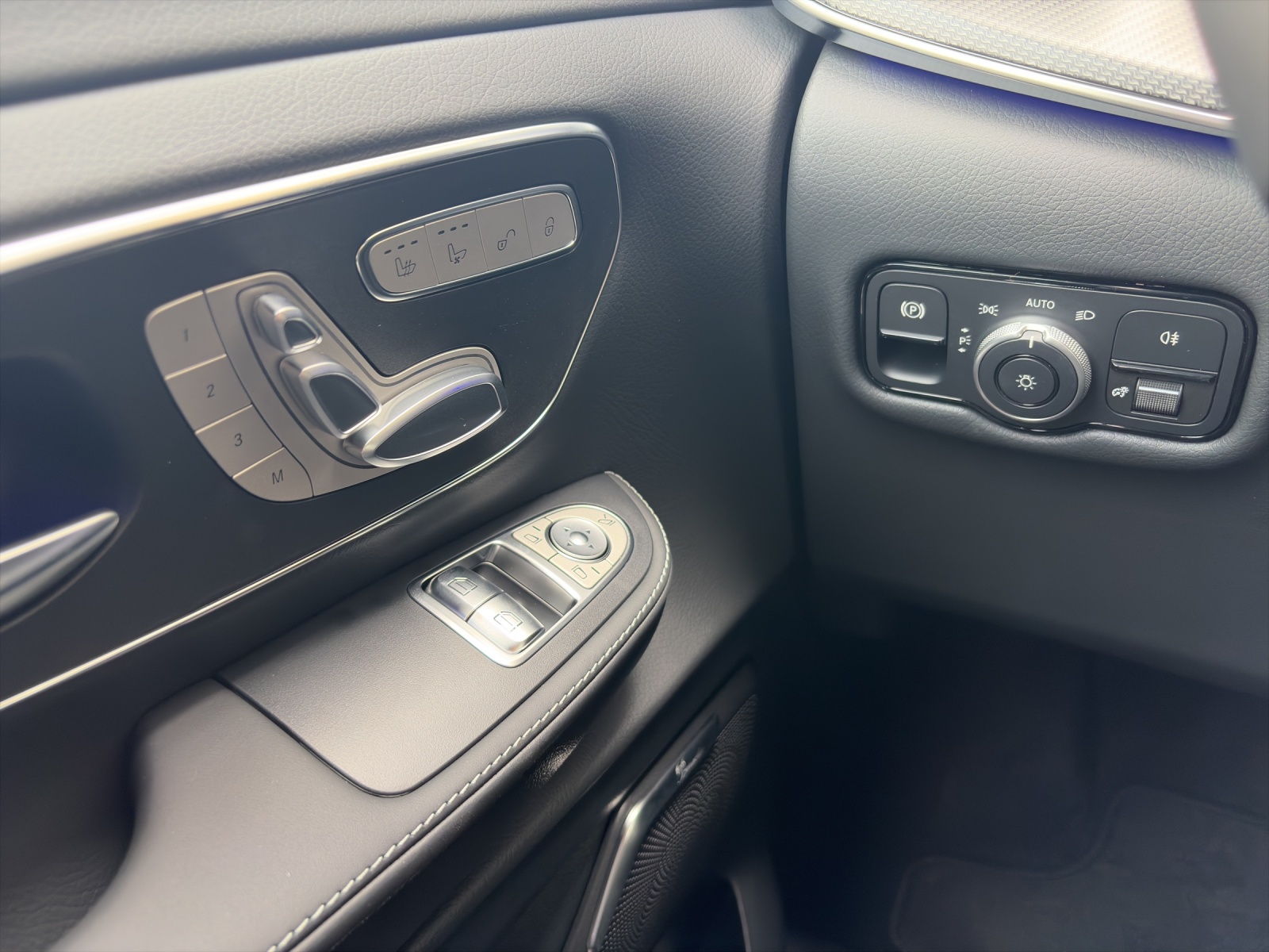 MERCEDES-BENZ V 300 d lang 4Matic Swiss Edition 9G-Tronic-image-10