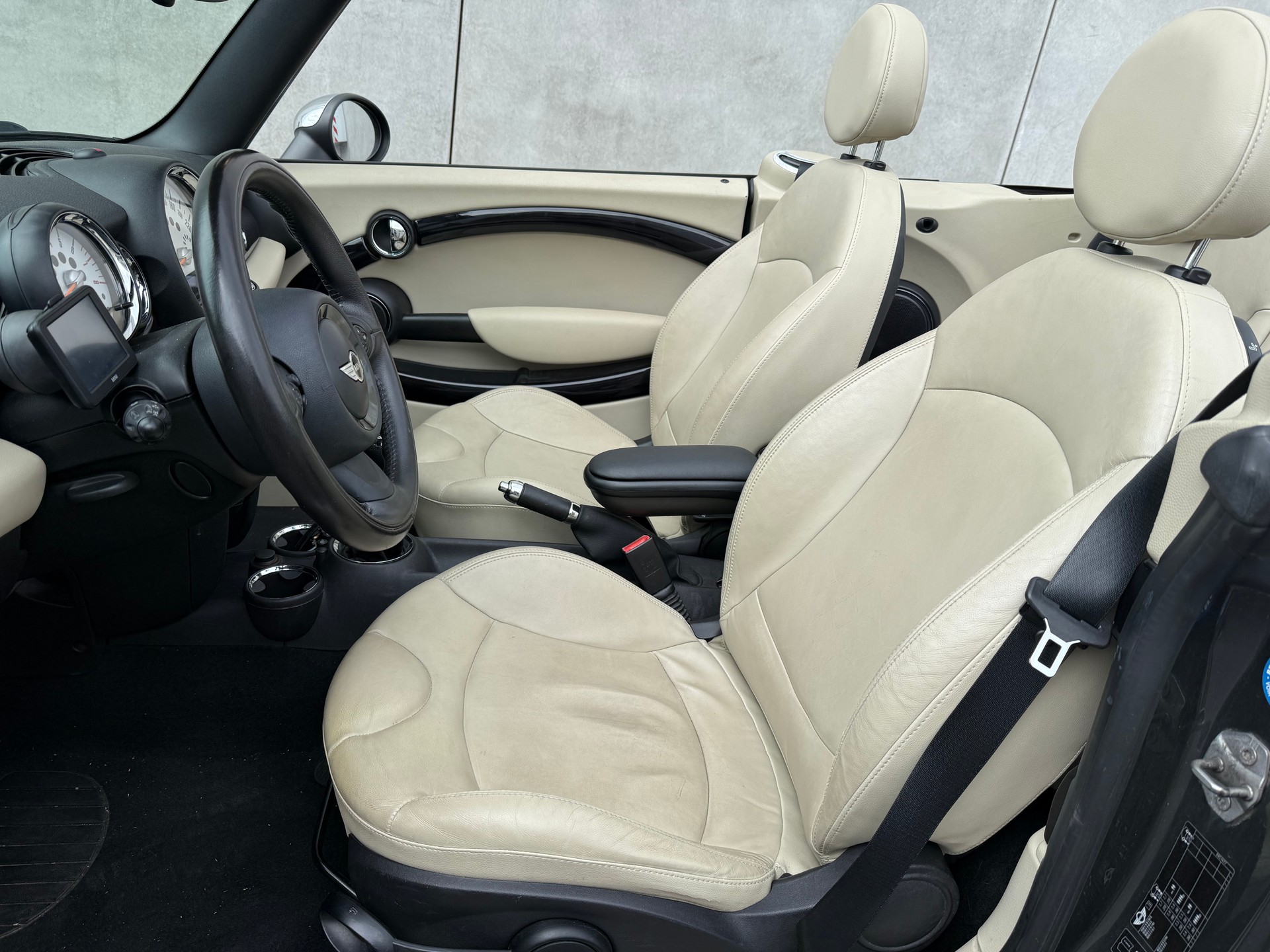MINI Cooper S Cabriolet(M)-image-11