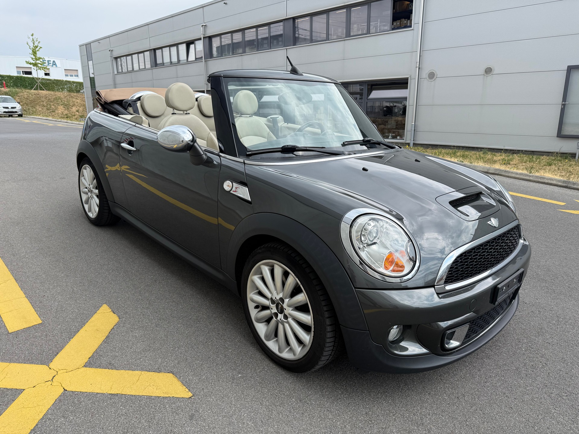 MINI Cooper S Cabriolet(M)-image-2