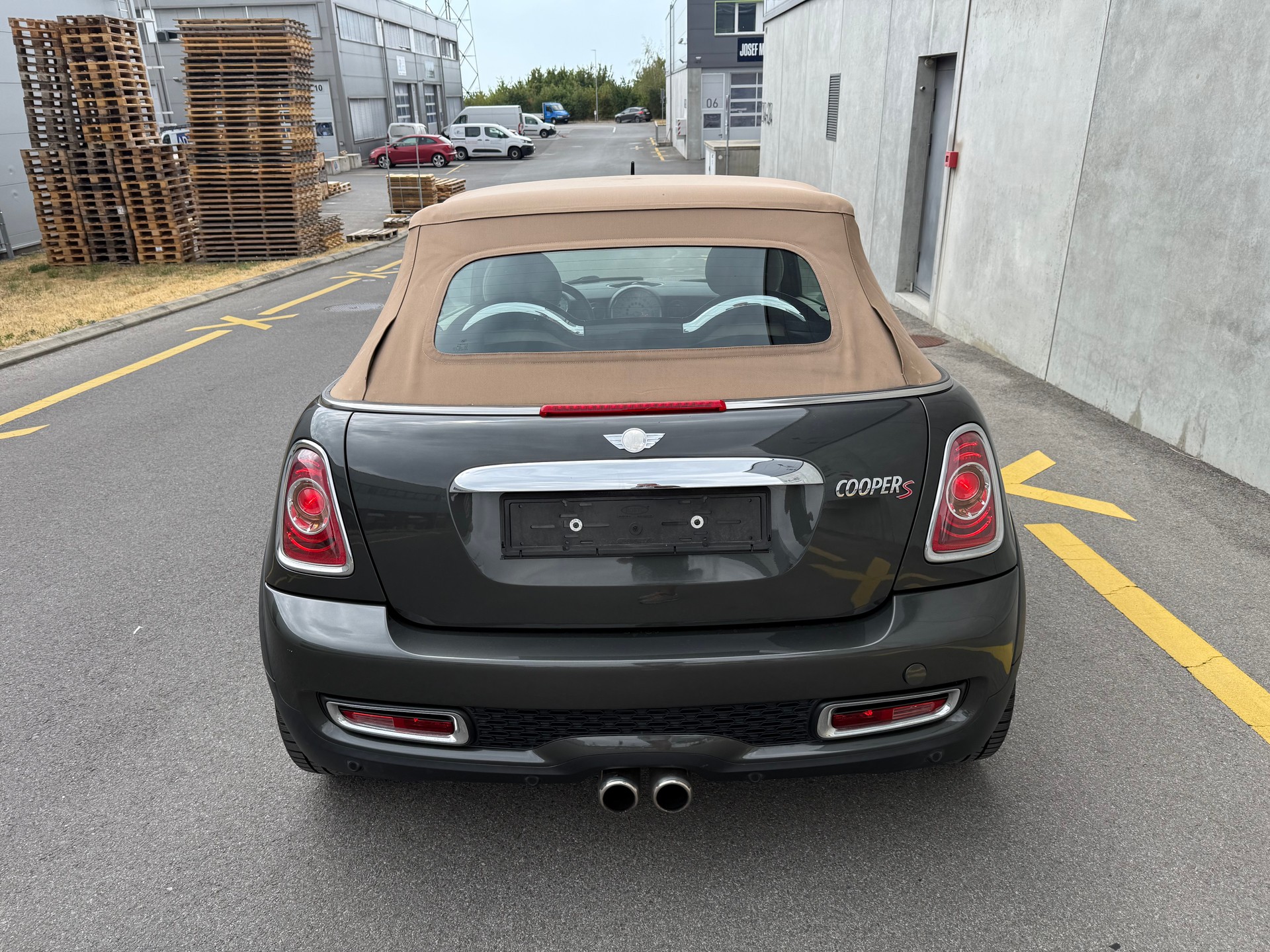 MINI Cooper S Cabriolet(M)-image-9