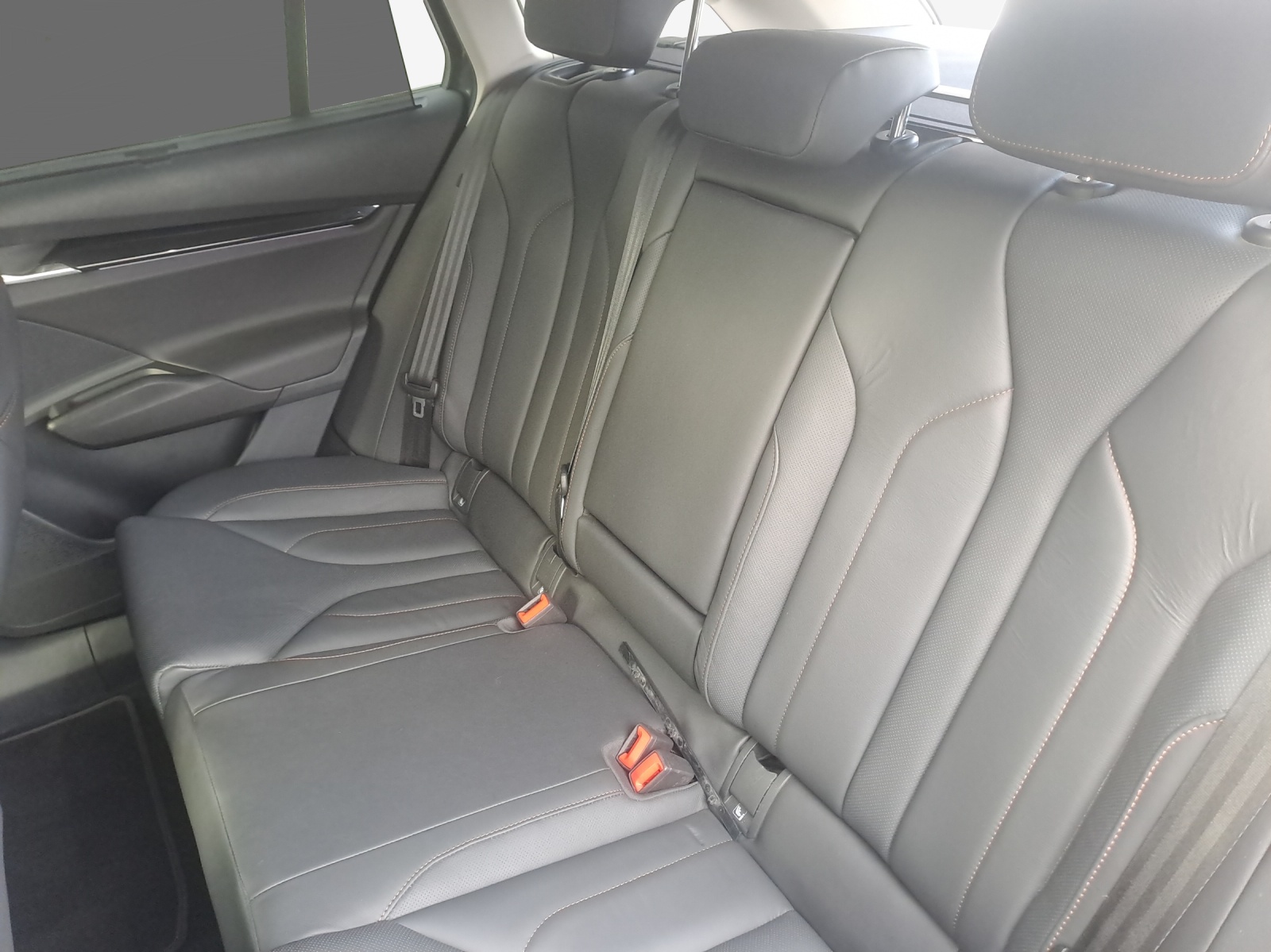 SKODA Enyaq iV 80-image-12