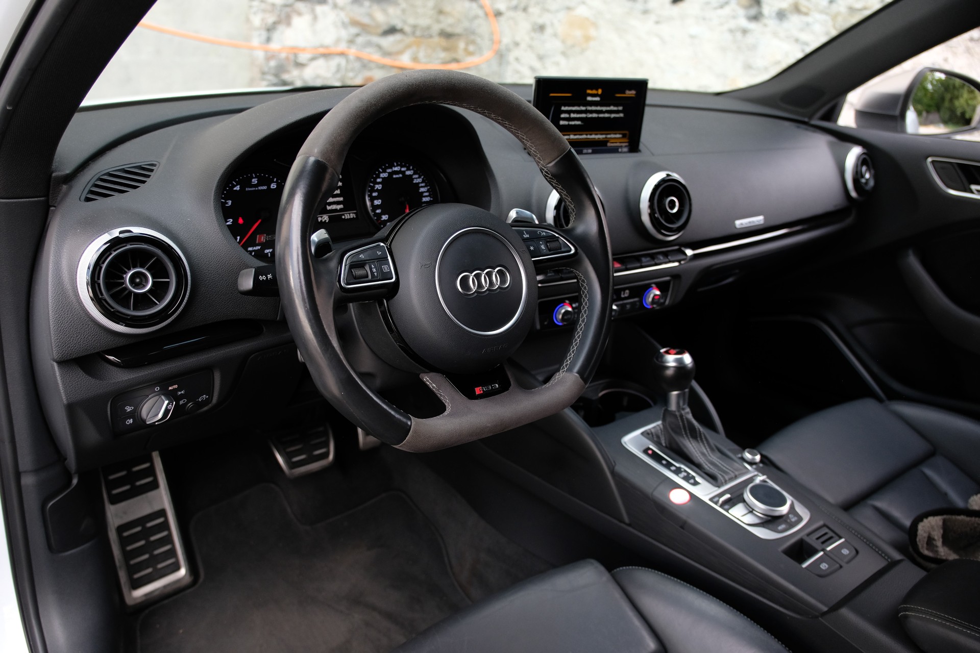 AUDI RS3 2.5 TSI quattro S-tronic-image-13