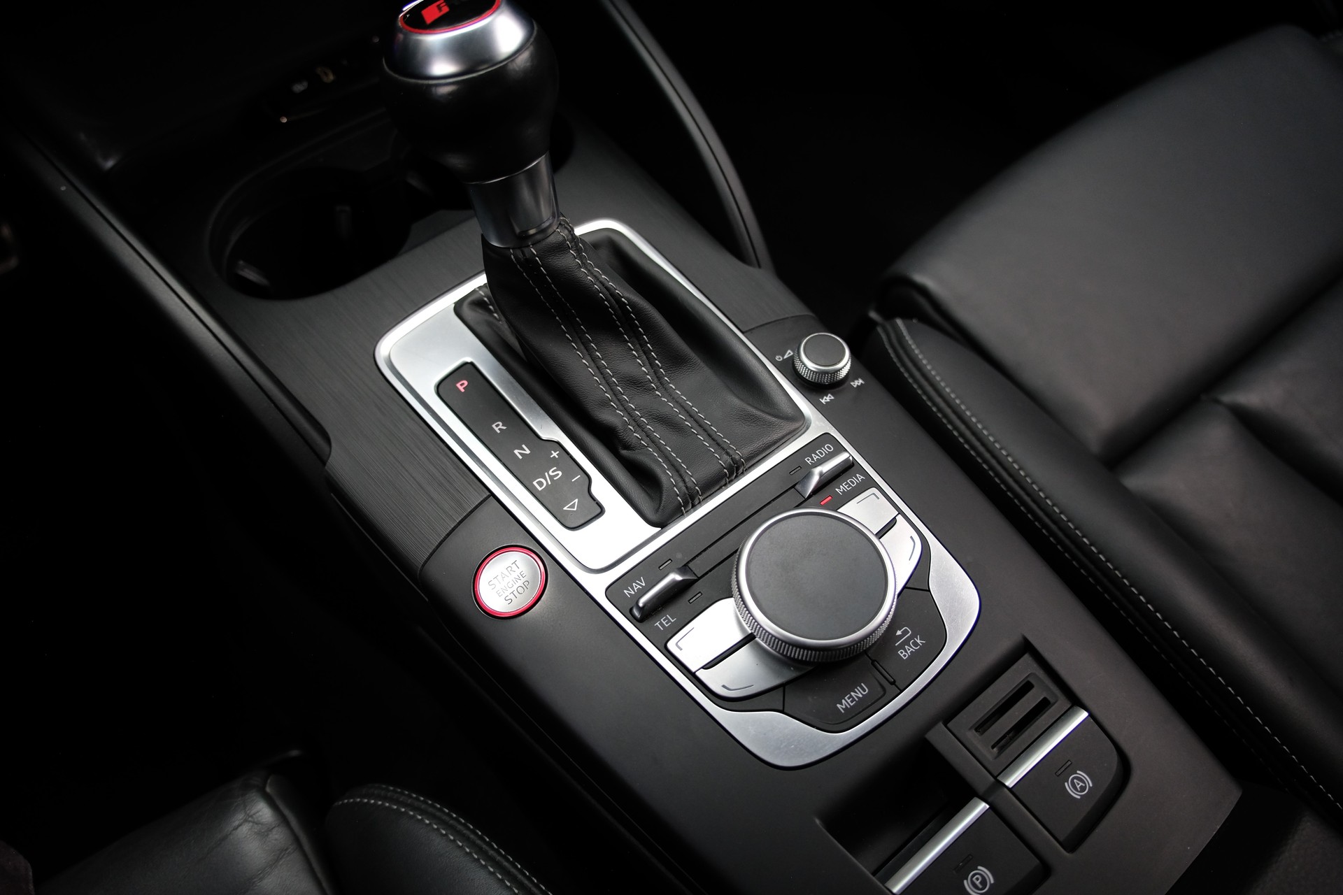 AUDI RS3 2.5 TSI quattro S-tronic-image-19