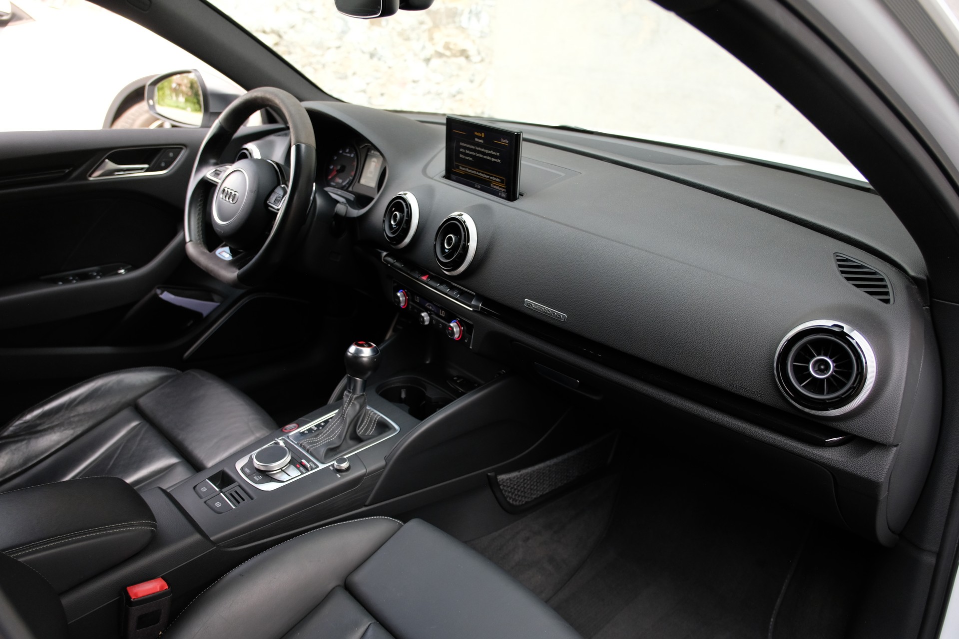 AUDI RS3 2.5 TSI quattro S-tronic-image-14
