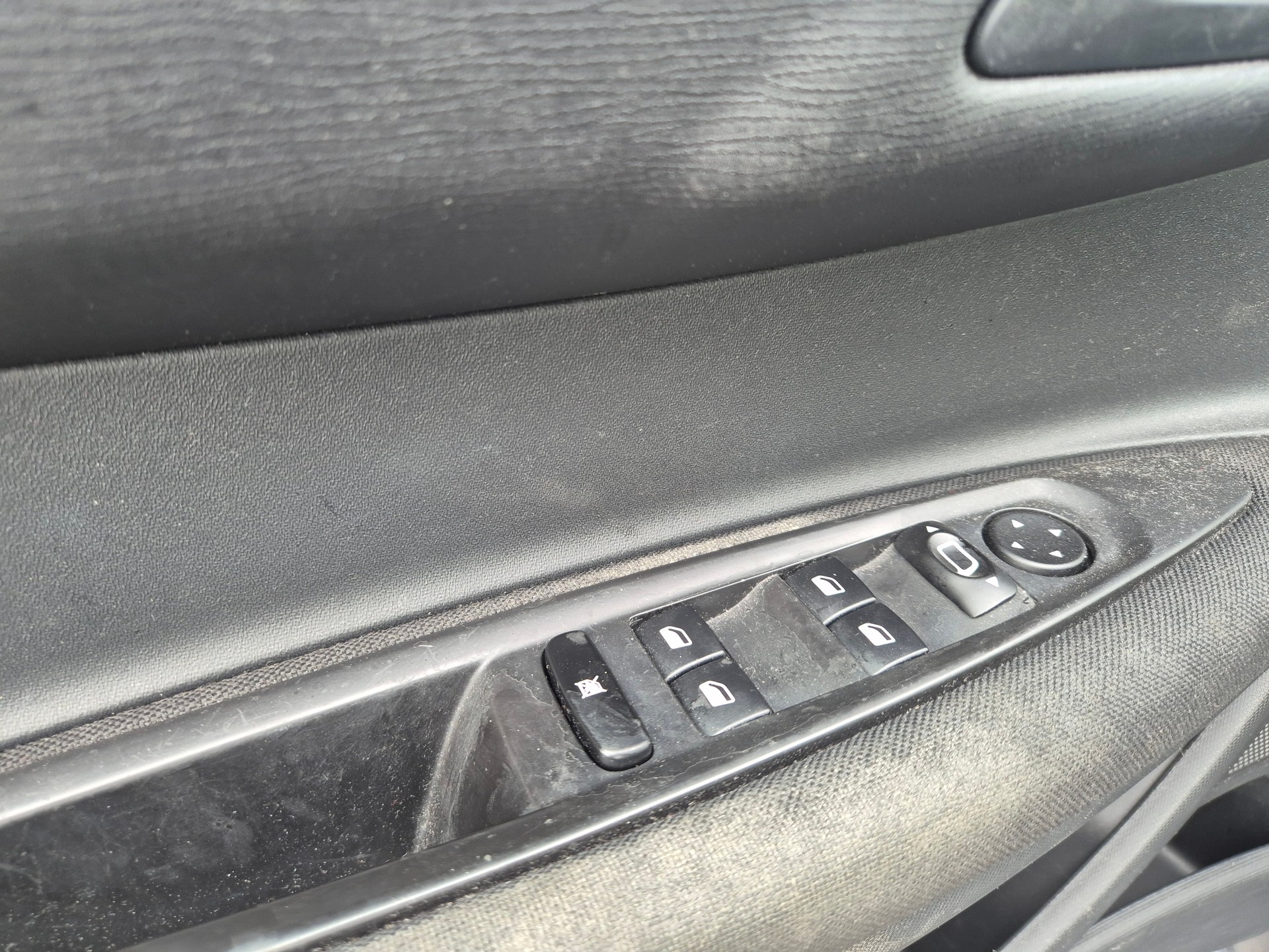 CITROEN C4 Berline 1.6i 16V SX-image-11