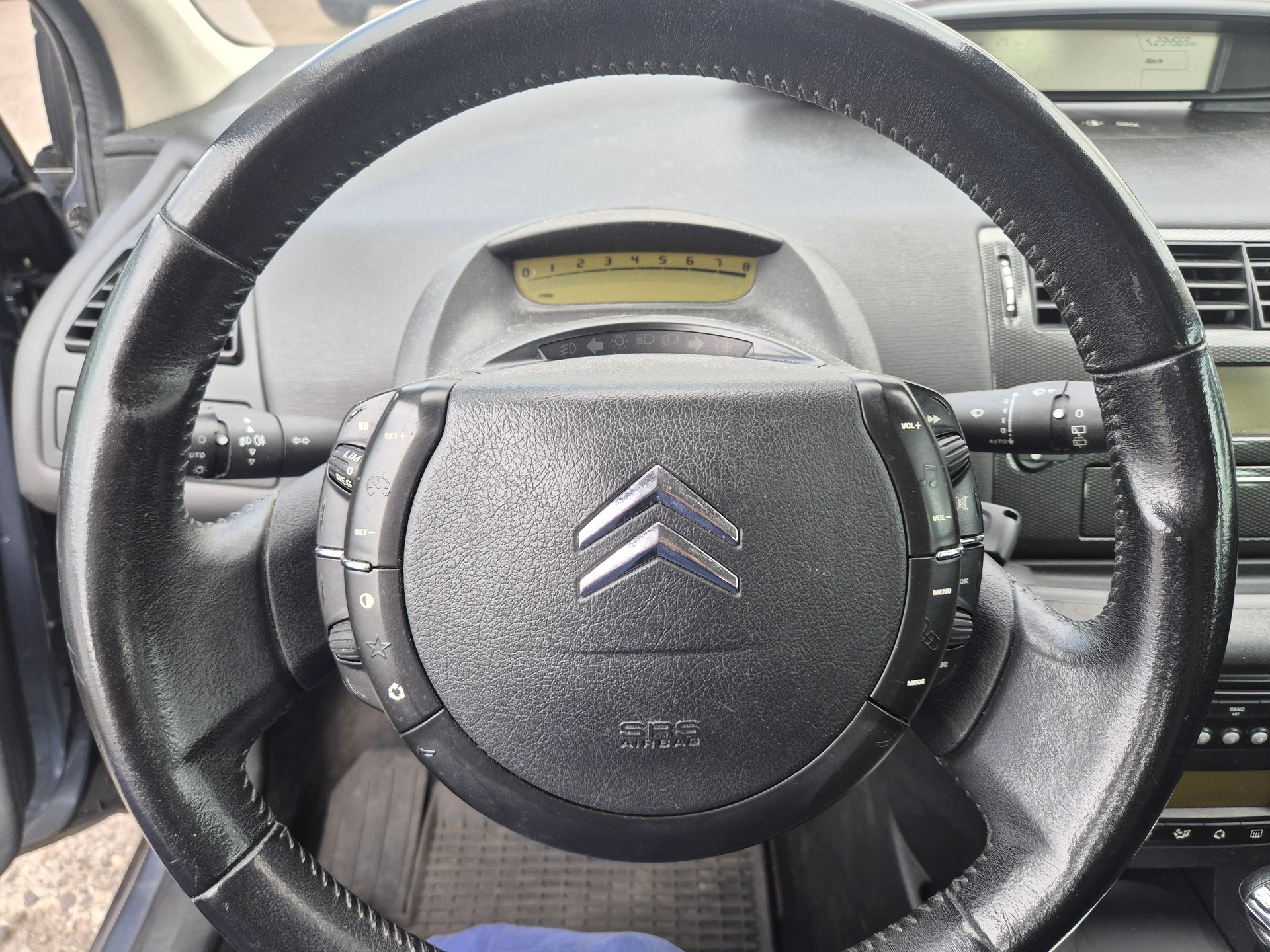 CITROEN C4 Berline 1.6i 16V SX-image-7