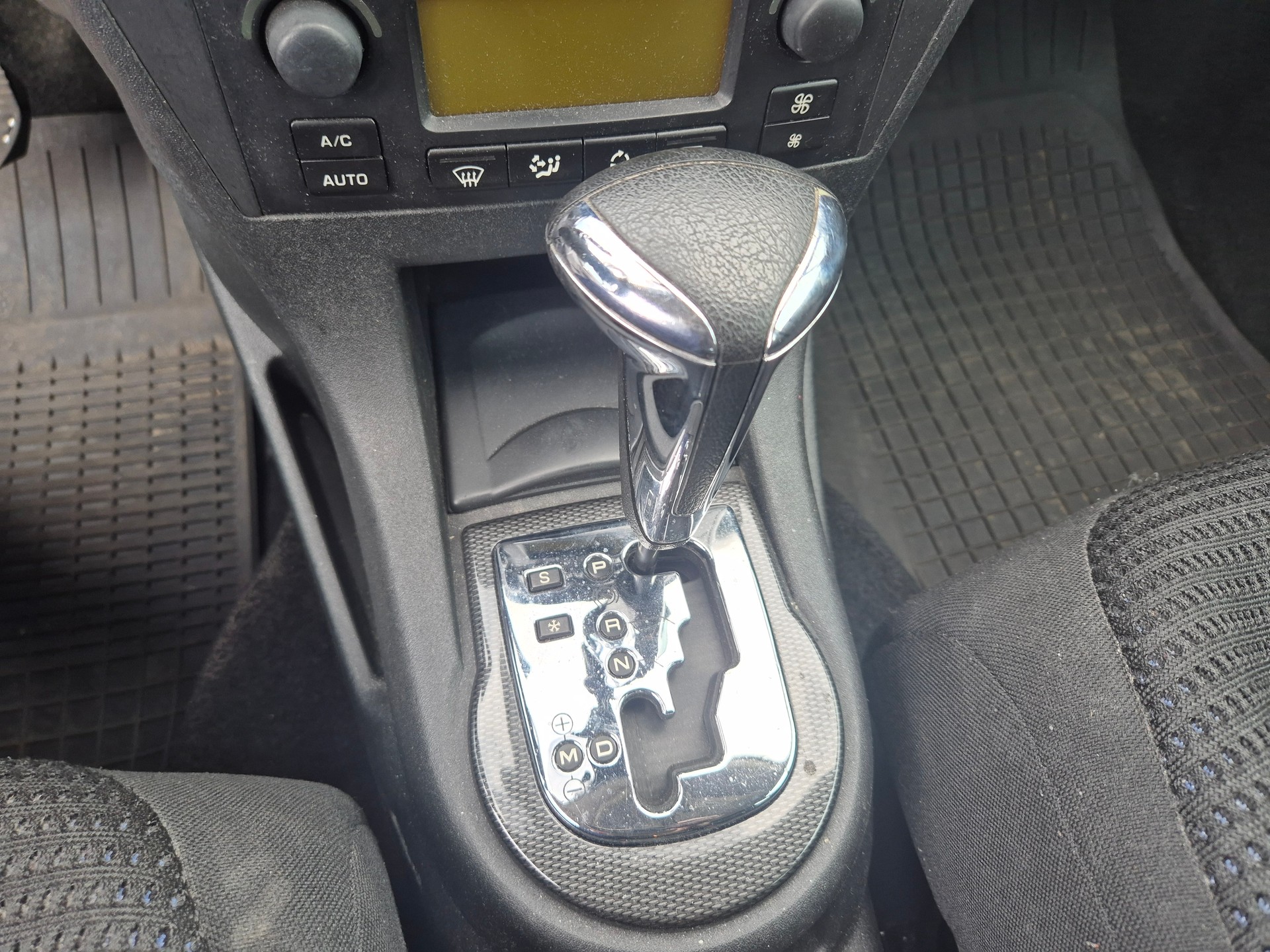 CITROEN C4 Berline 1.6i 16V SX-image-9