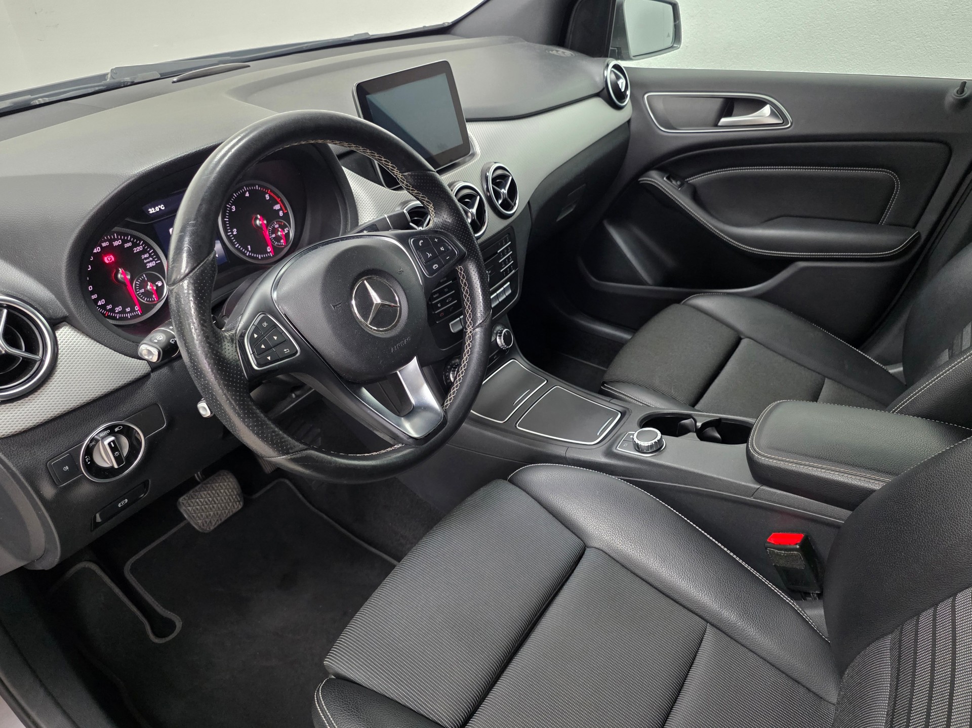 MERCEDES-BENZ B 180 CDI Urban-image-10