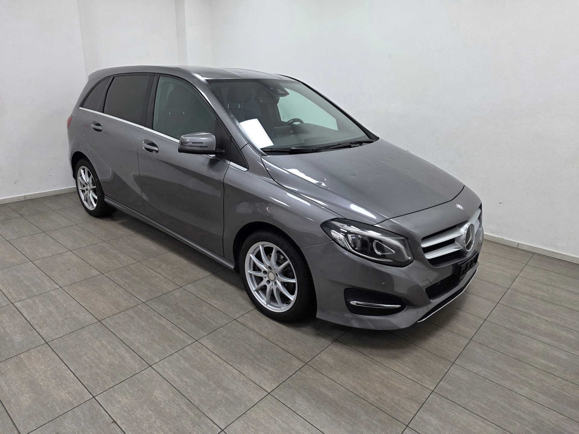 MERCEDES-BENZ B 180 CDI Urban-image-1