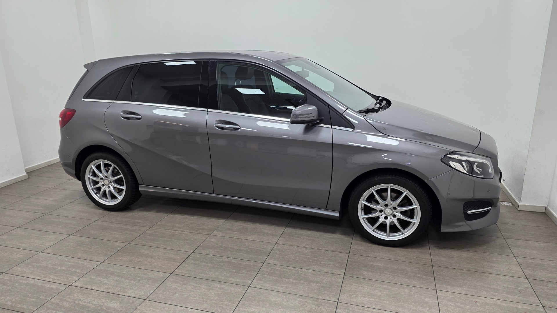 MERCEDES-BENZ B 180 CDI Urban-image-2