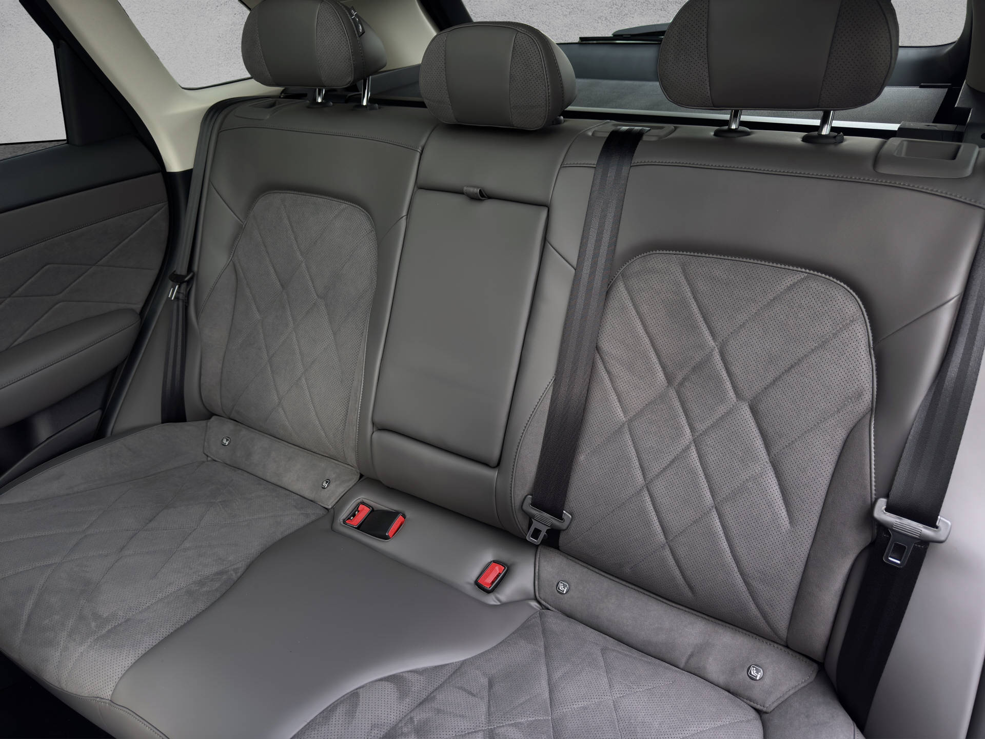 MG S6 EV 77 kWh Luxury 4WD-image-12