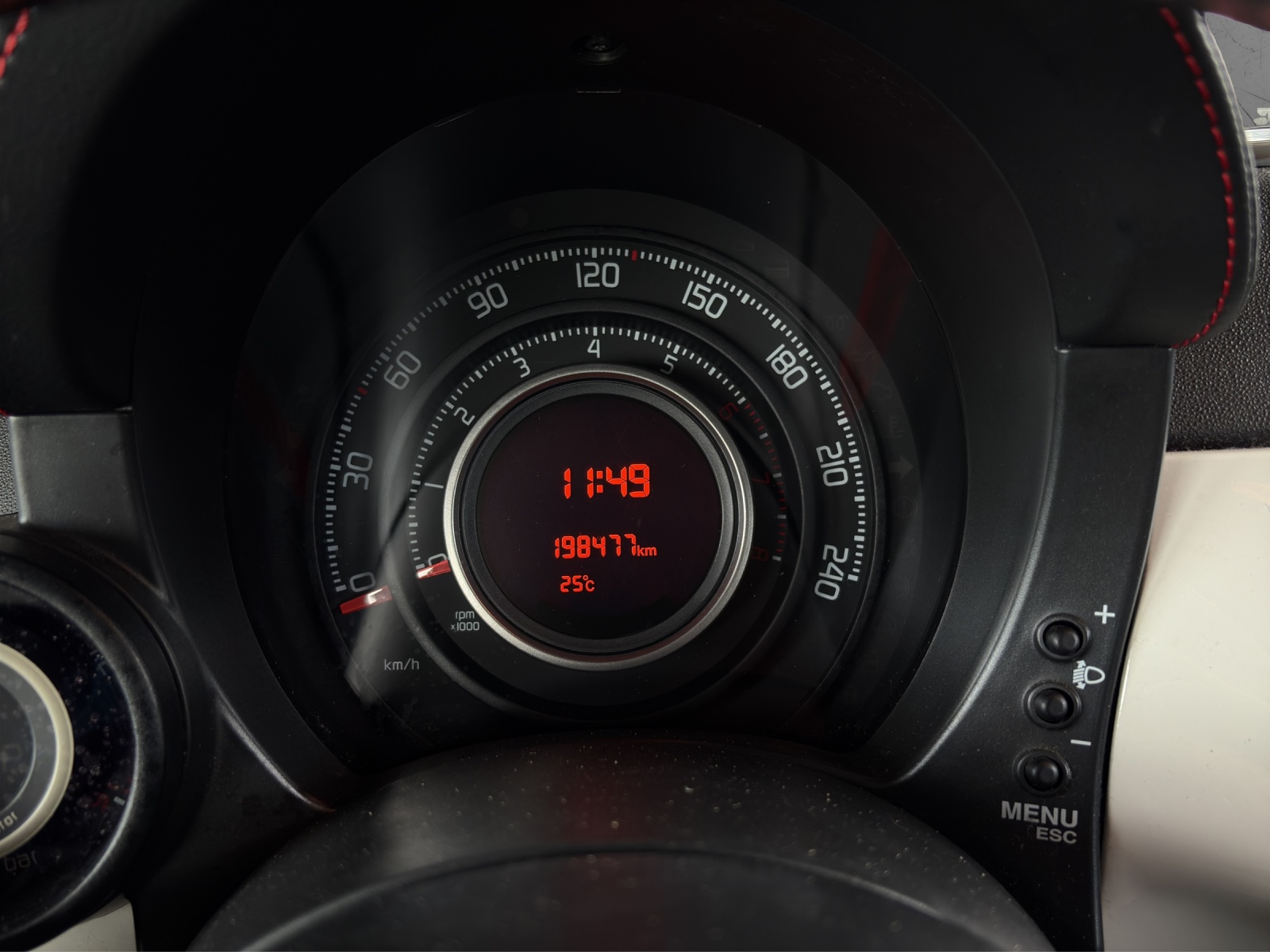 FIAT 500 1.4 16V Turbo Abarth-image-7