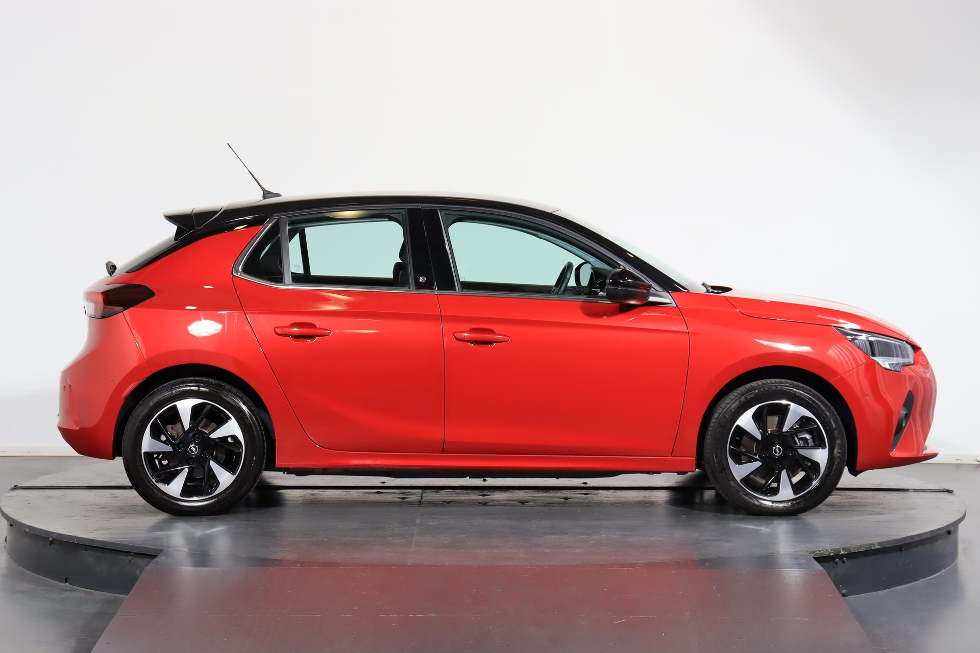 OPEL Corsa-e Elegance-image-1
