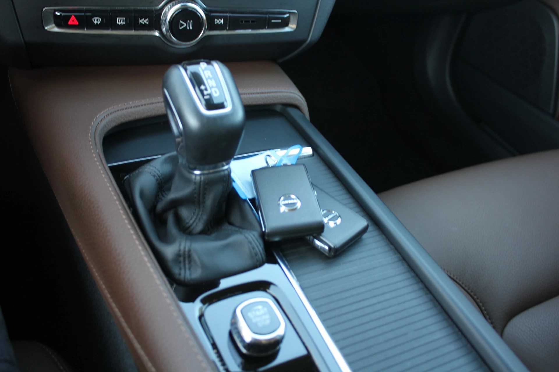 VOLVO V90 D4 Geartronic-image-12
