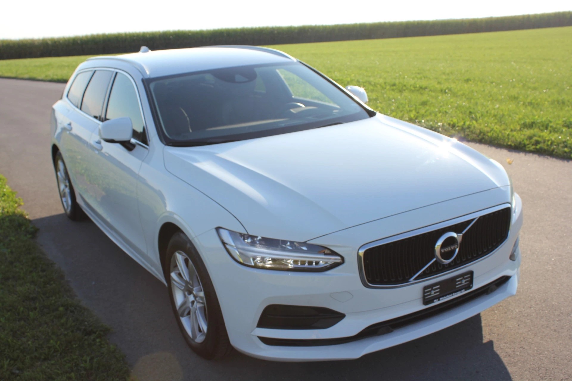 VOLVO V90 D4 Geartronic-image-1