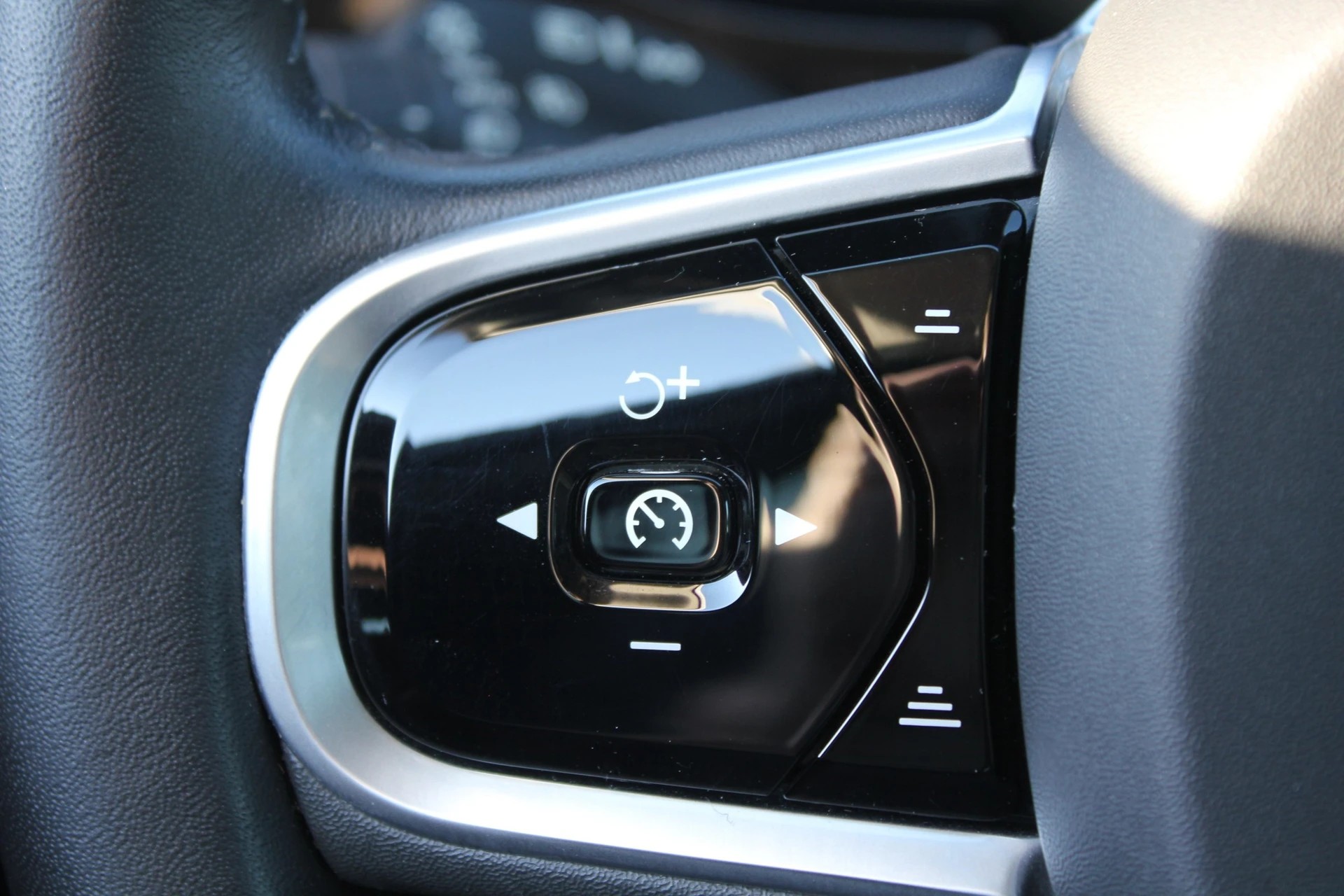 VOLVO V90 D4 Geartronic-image-13